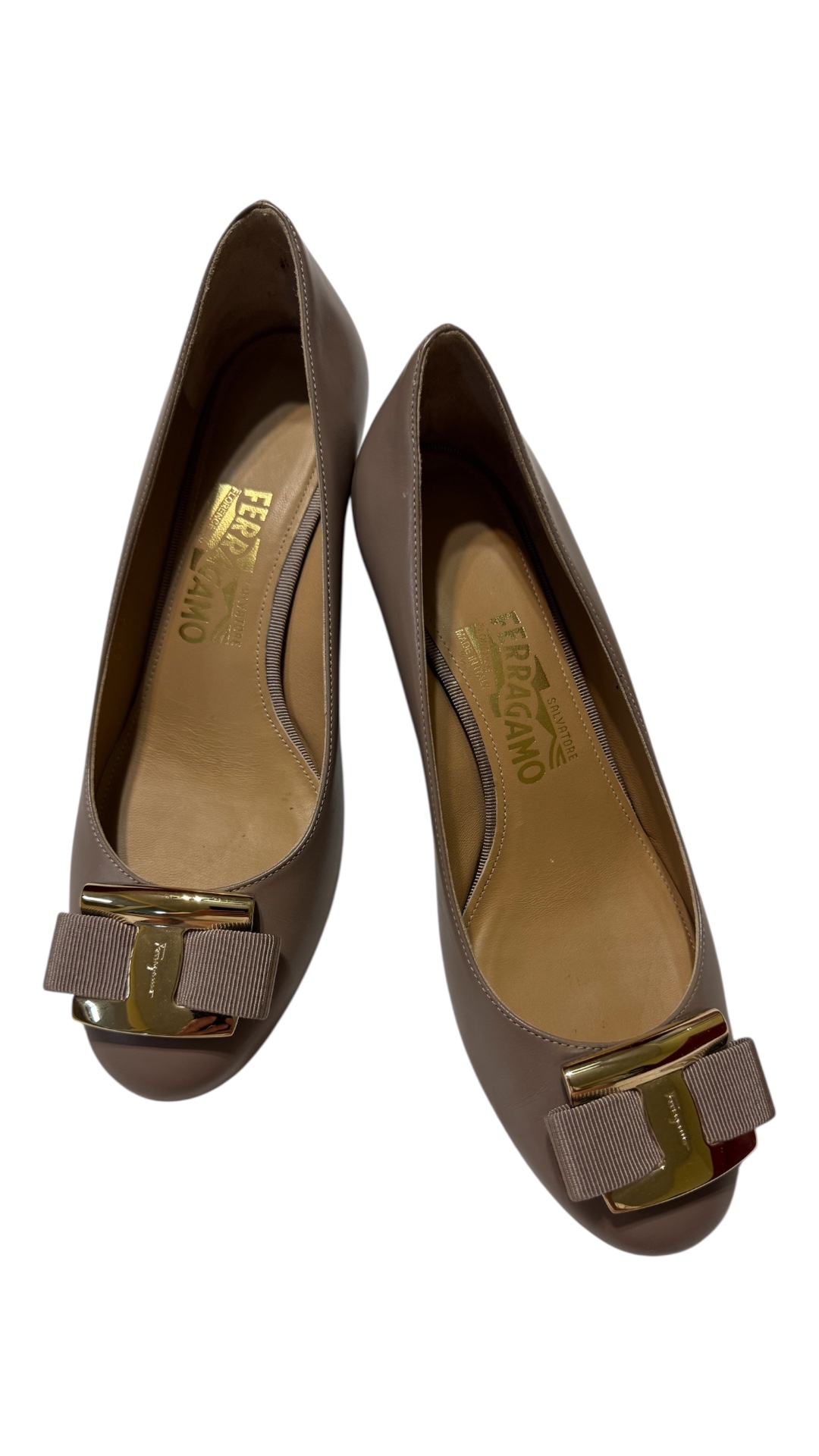 Salvatore Ferragamo Women's Wedge Size 38