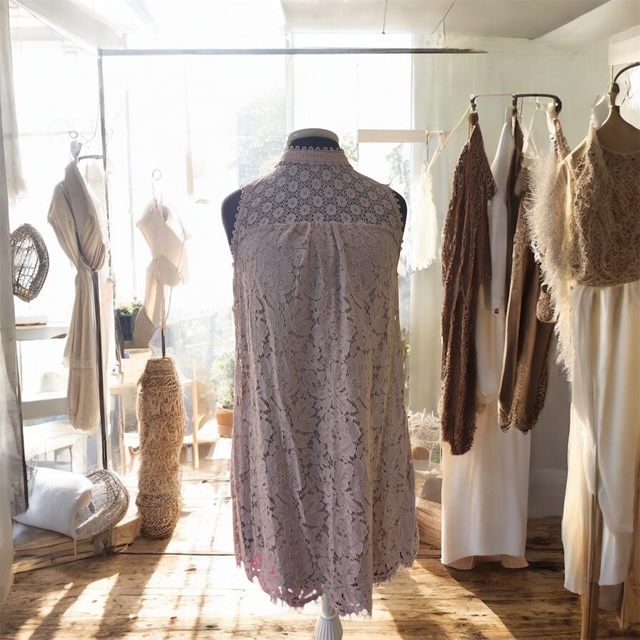 Xhilaration Lace Beige Top (XS)