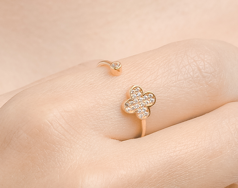 Anillo Trebol y punto espaciado