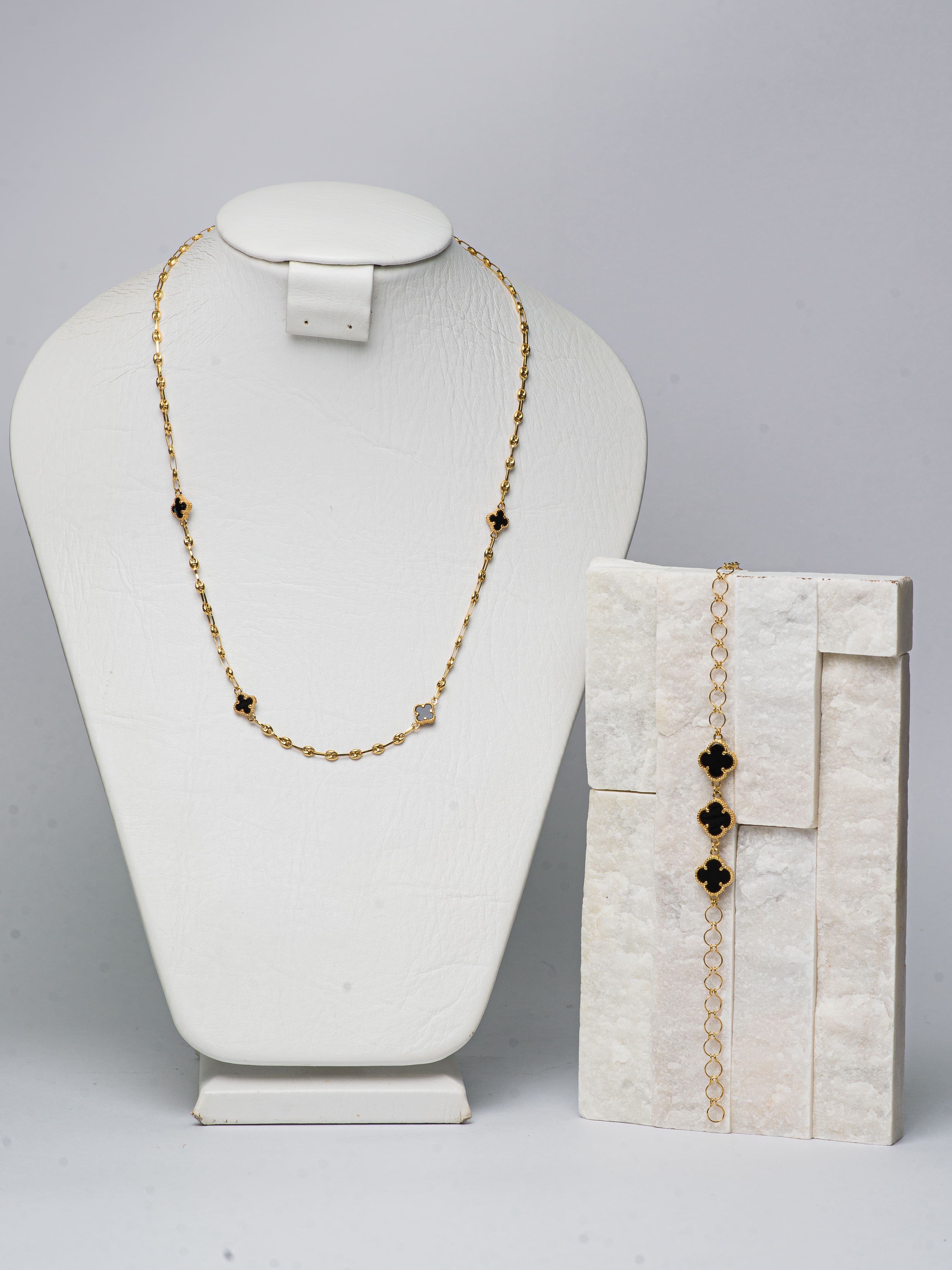 Juego Van Cleef Negro Oro 18K Elegante