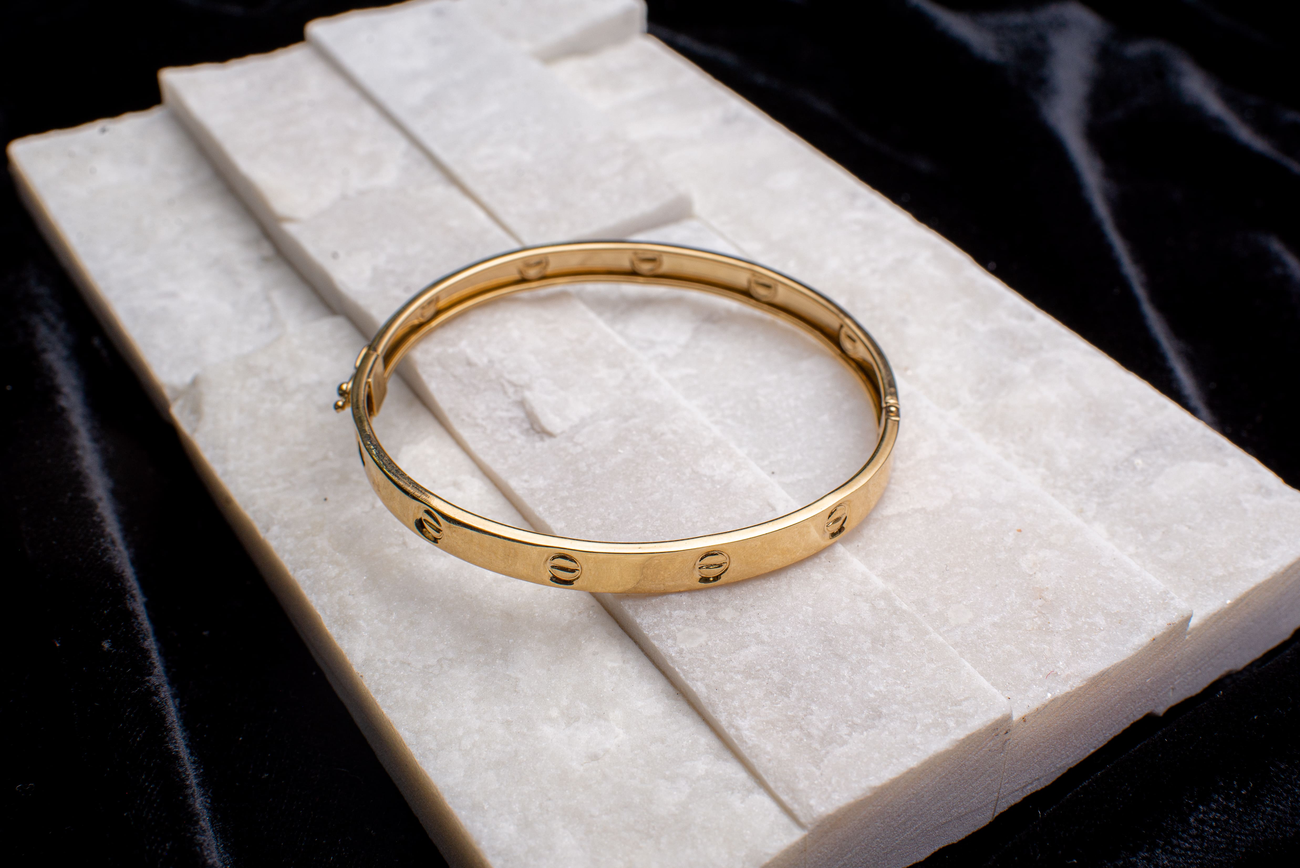 Aro Cartier Oro 18K Atemporal