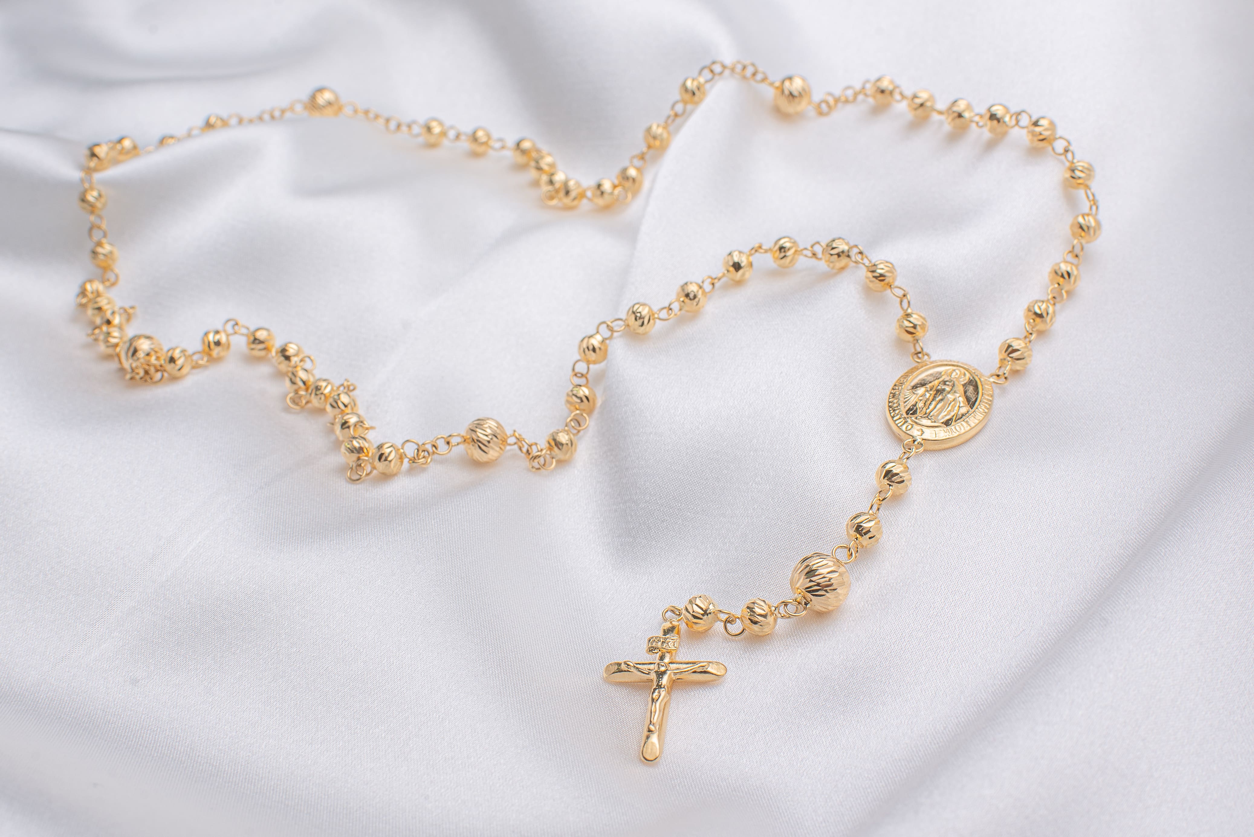 Rosario Oro Amarillo Mediano Esferas Texturizadas 18K