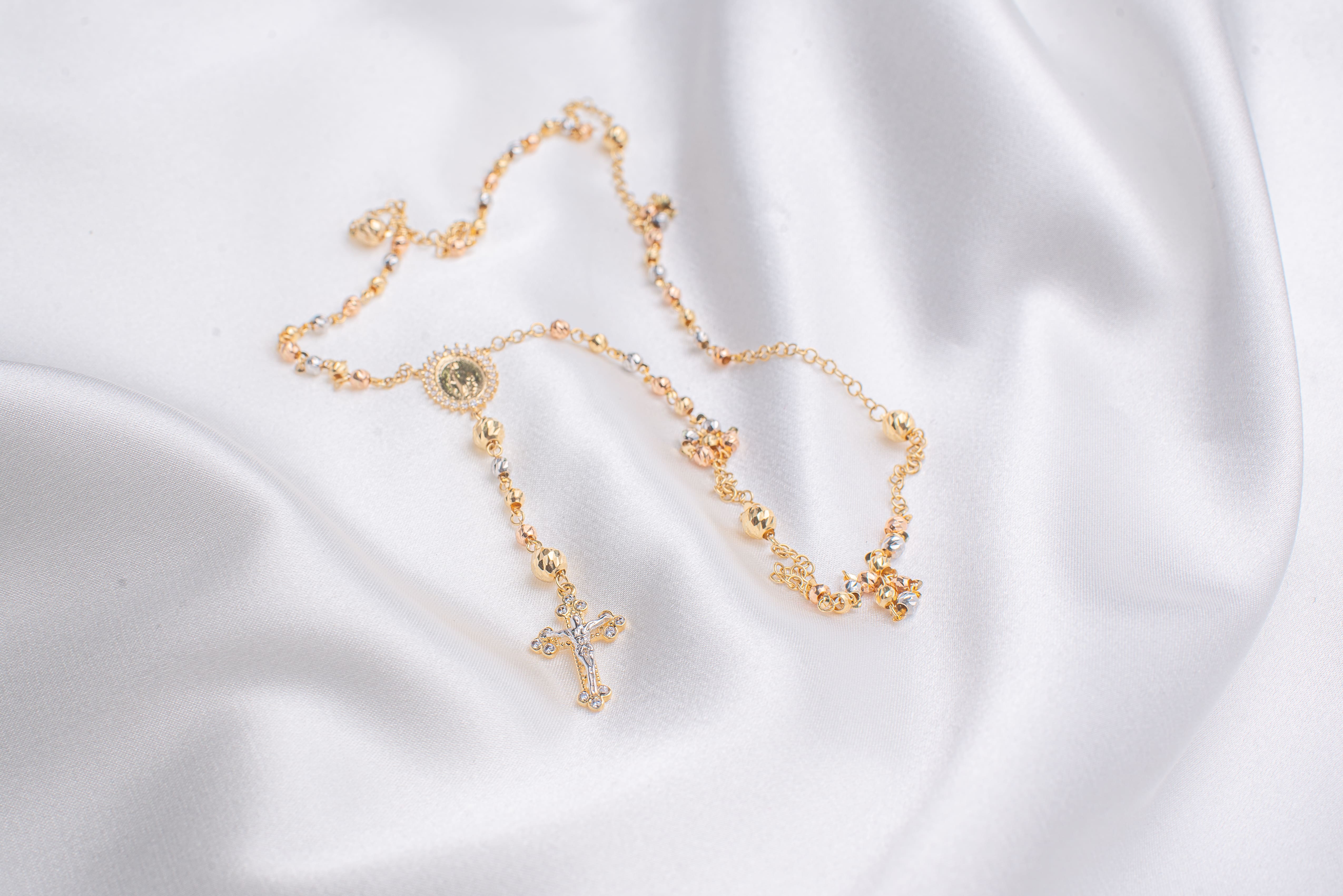 Rosario Tres Oros Mediano Esferas Texturizadas Oro 18K