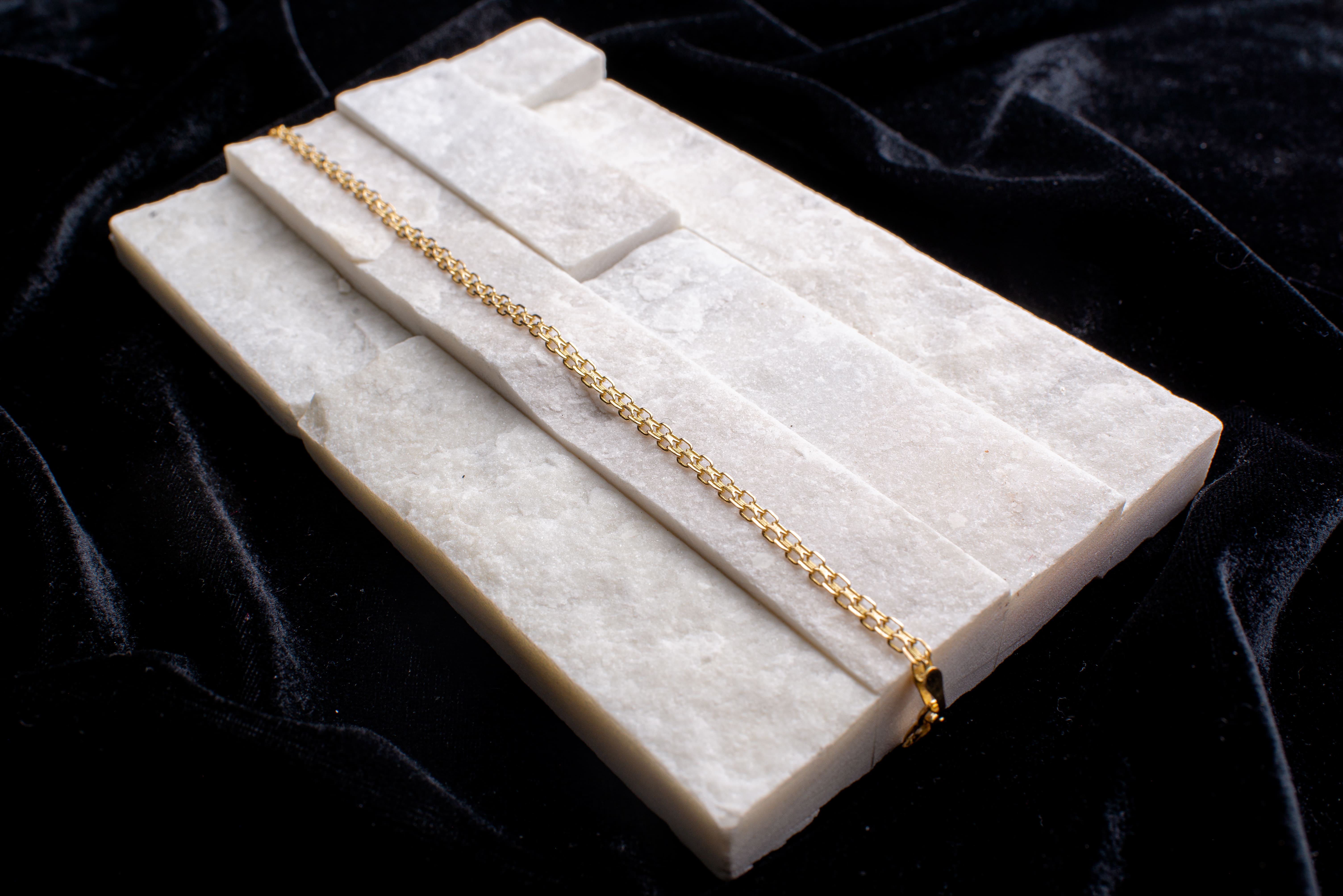 Pulsera Chino Oro 18K Elegante Atemporal