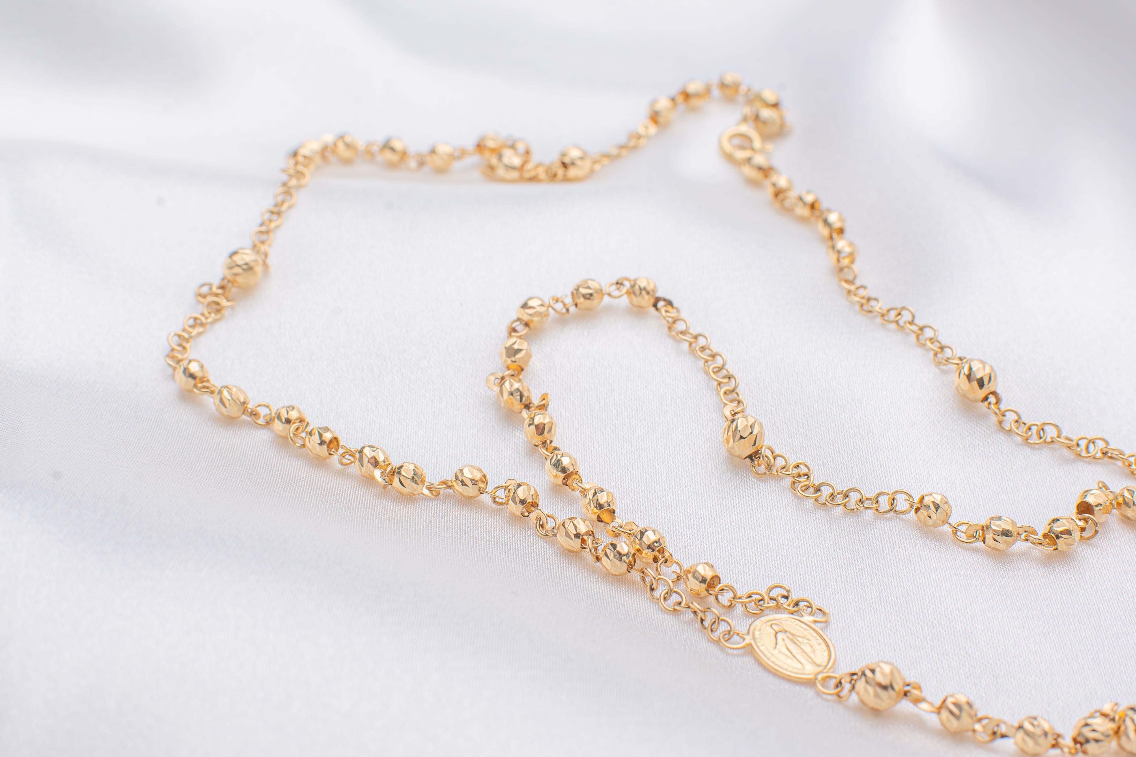 Rosario Oro Amarillo Delgado Esferas Texturizadas 18K