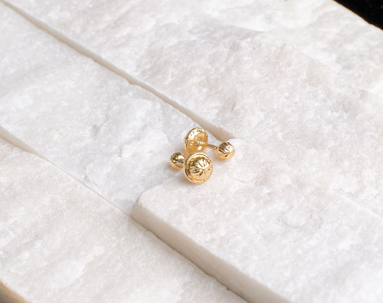 Topo Texturizado Oro 18K Atemporal