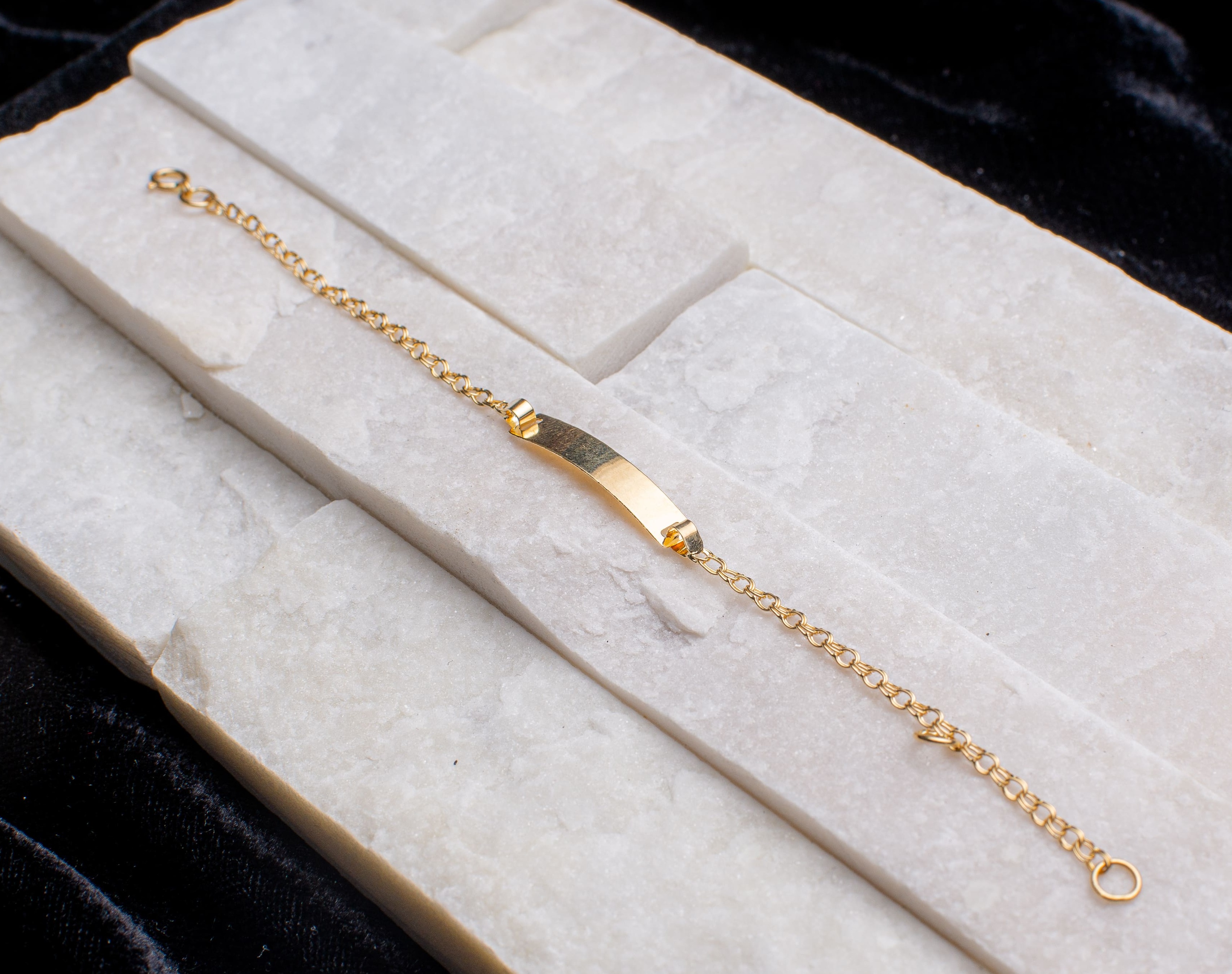 Pulsera Clásica con Placa Bebé Oro 18K Macizo