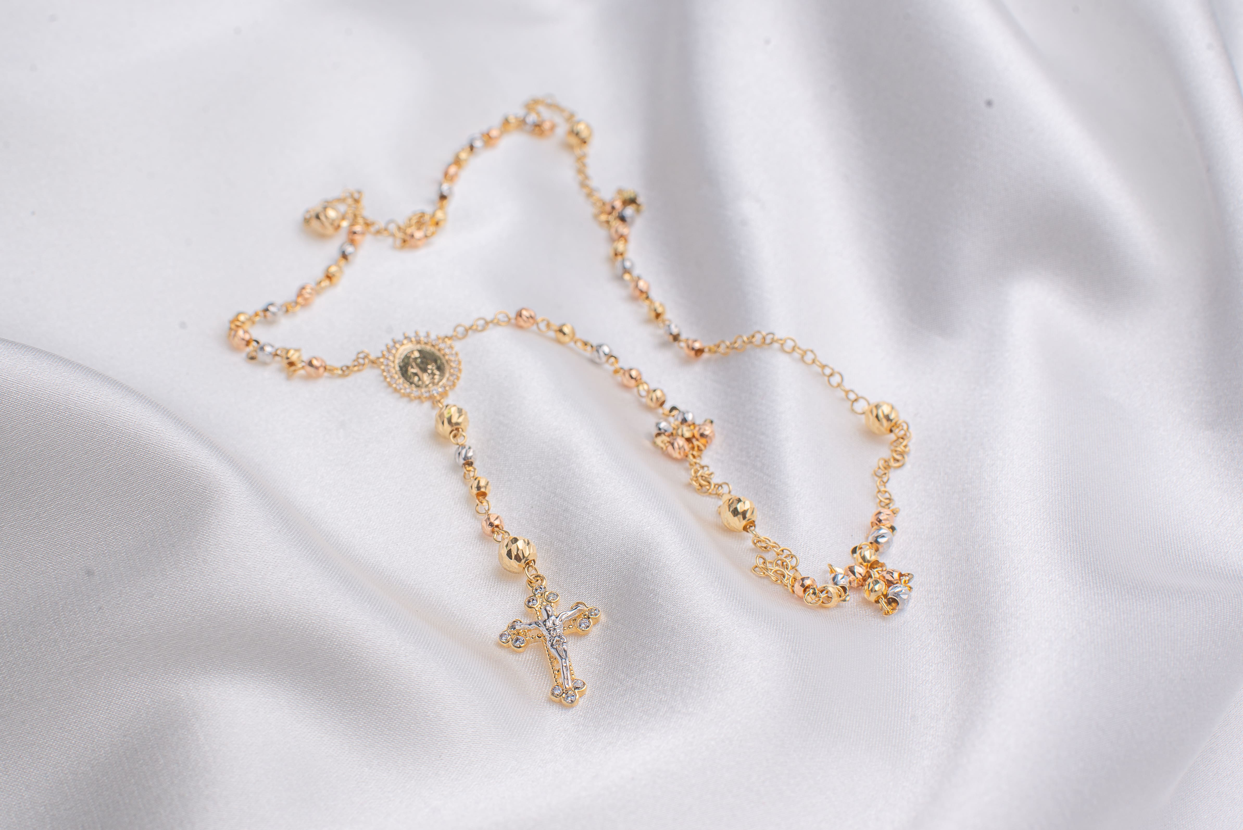 Rosario Tres Oros Mediano Esferas Texturizadas Oro 18K