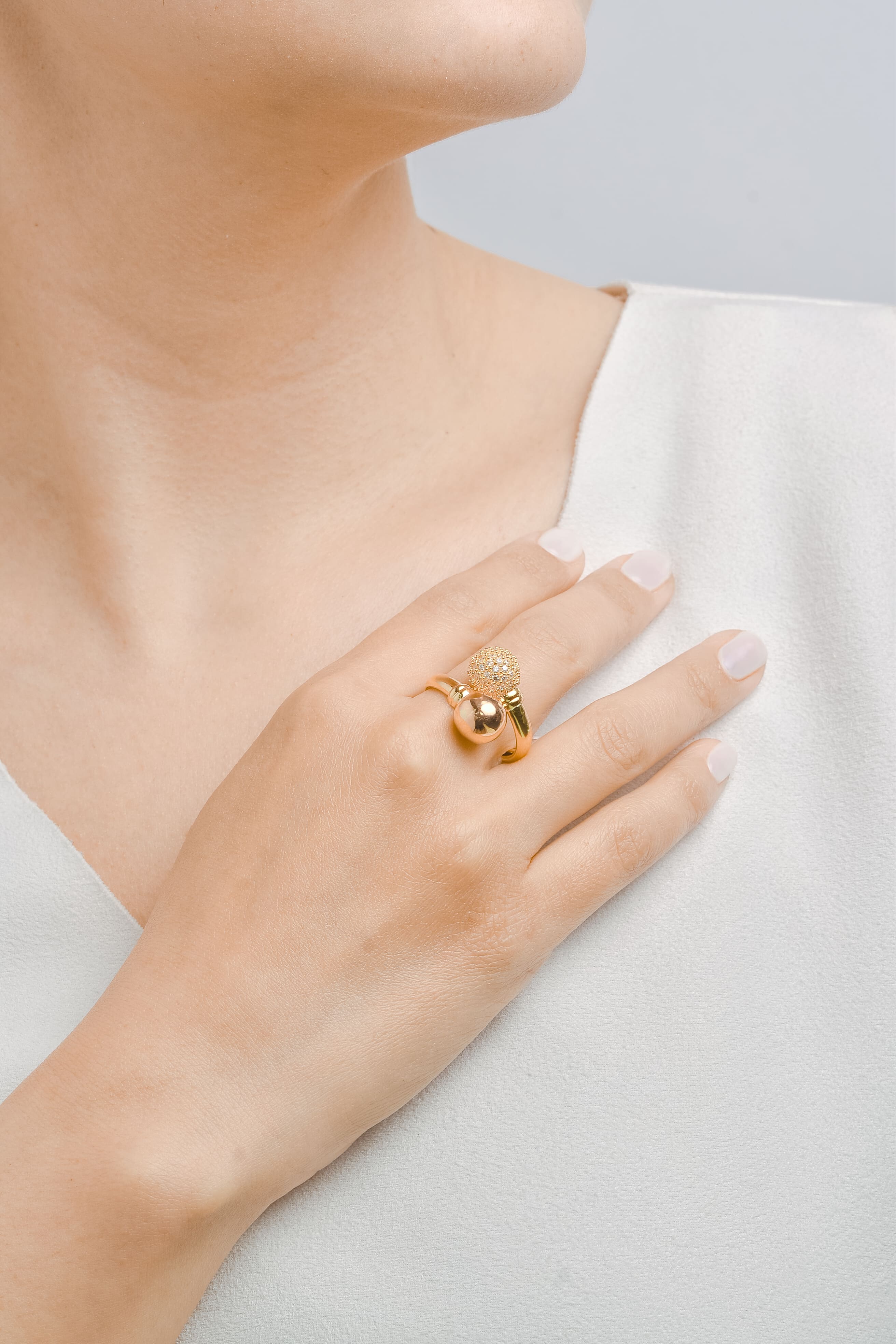 Anillo Doble esfera lisa y Pavé Elegante 