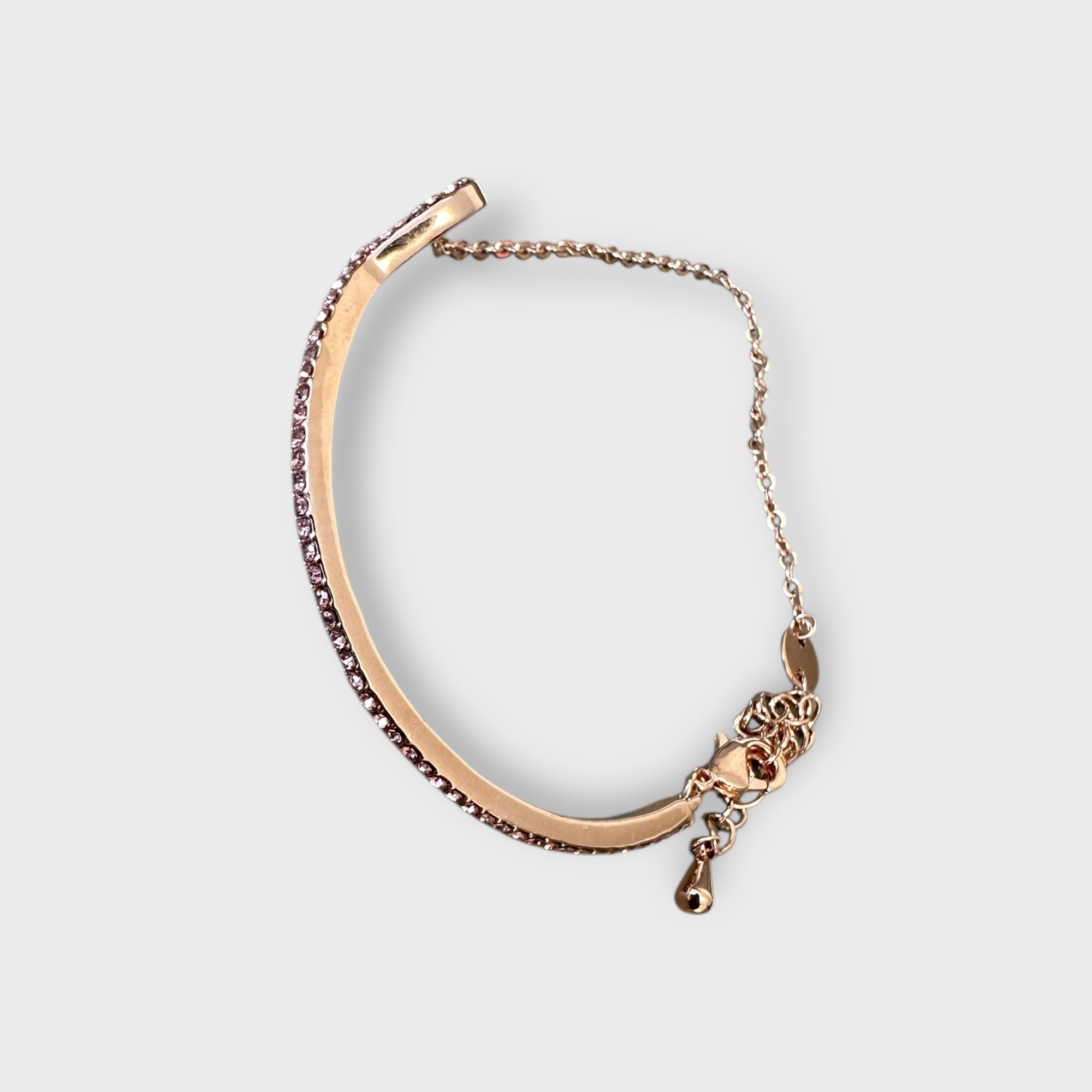 Elegant gold bracelet