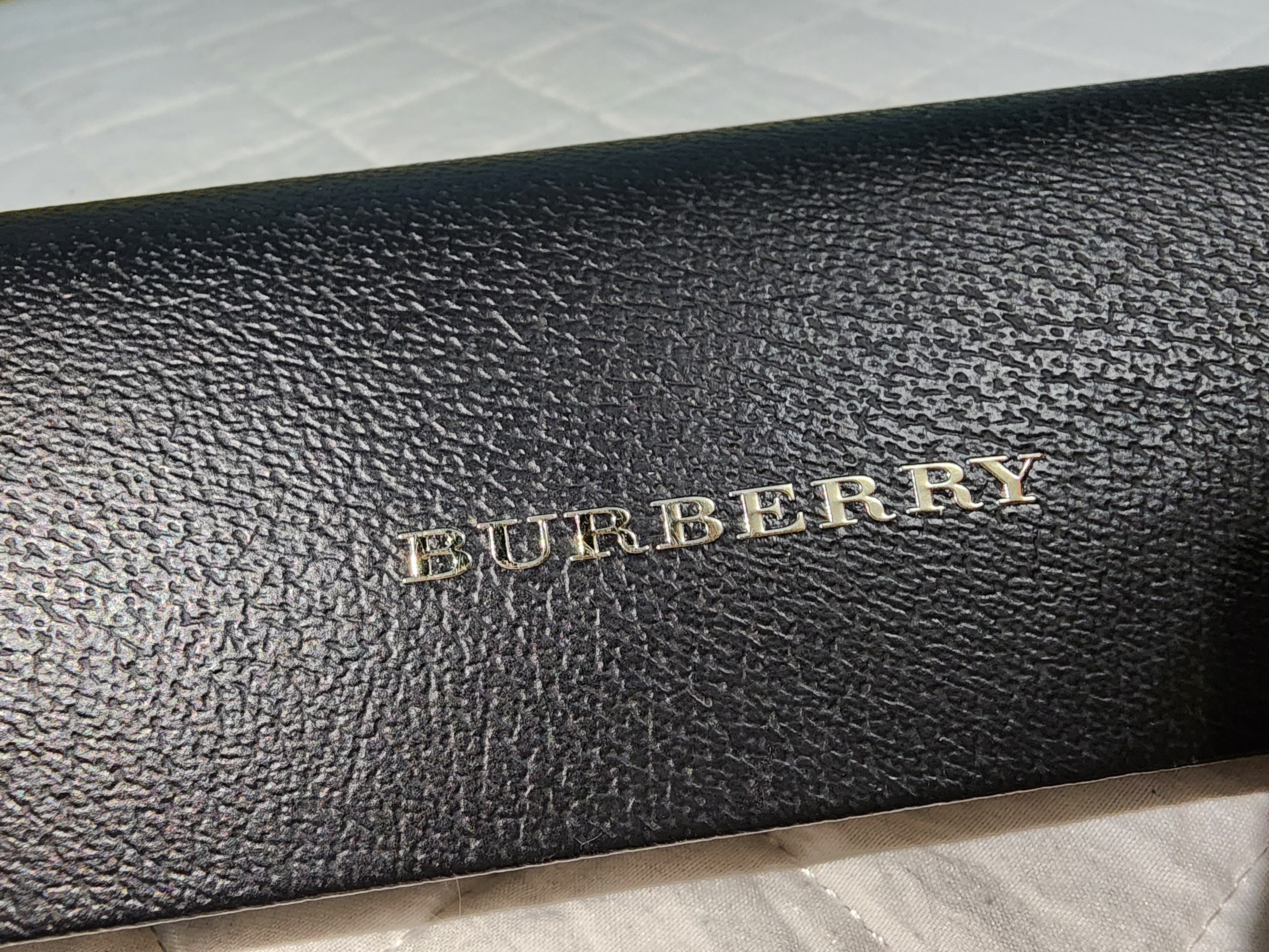 Burberry Sunglasses - CERTIFIED AUTHENTIC - Model 4308 - Women -