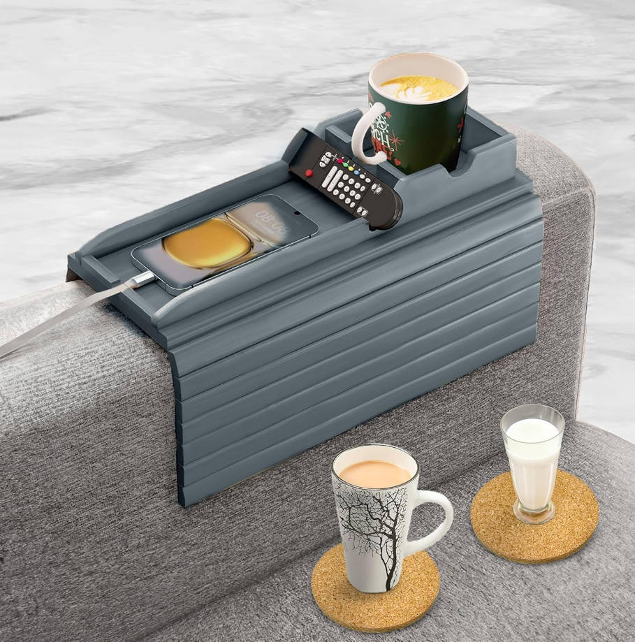 Bandeja de bambú con 2 posavasos de corcho, bandeja plegable antideslizante para sofá, soporte antiderrames para control remoto, aperitivos, teléfono celular, regalo ideal (gris)