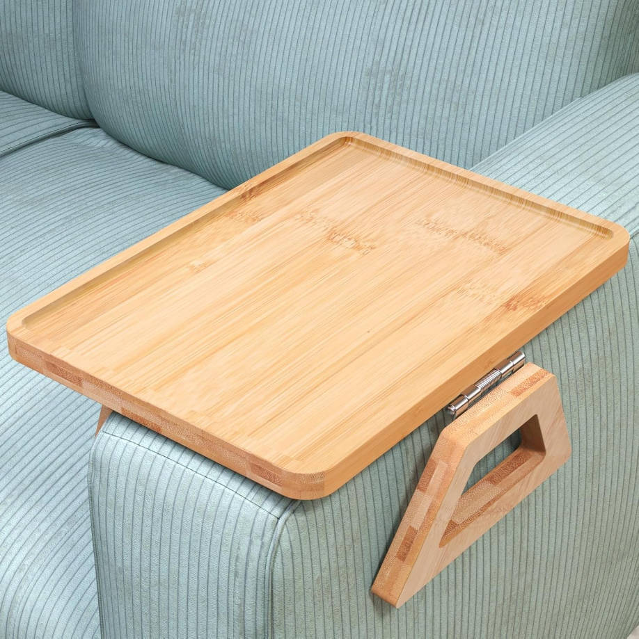 Bandeja de brazo de sofá, bandeja plegable de bambú, bandejas para reposabrazos de sofá, escritorio con clip para bebidas, aperitivos, teléfono, control remoto (natural)