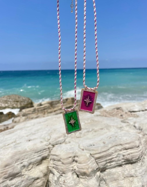 CORAL GREEN AURA NECKLACE