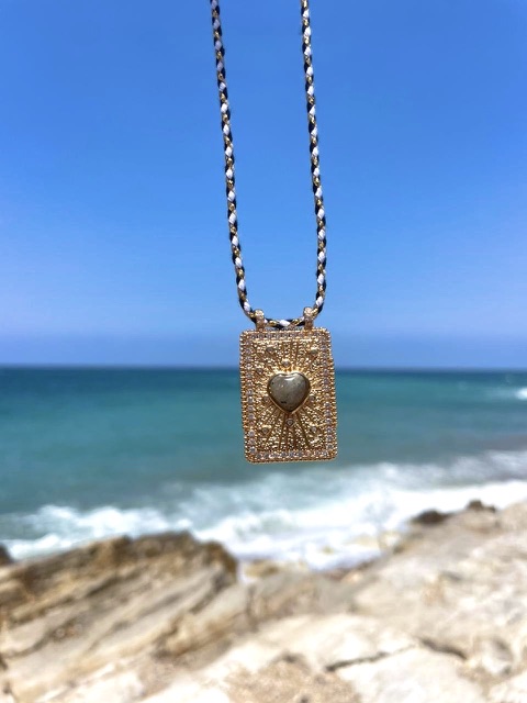 HEART AURA NECKLACE