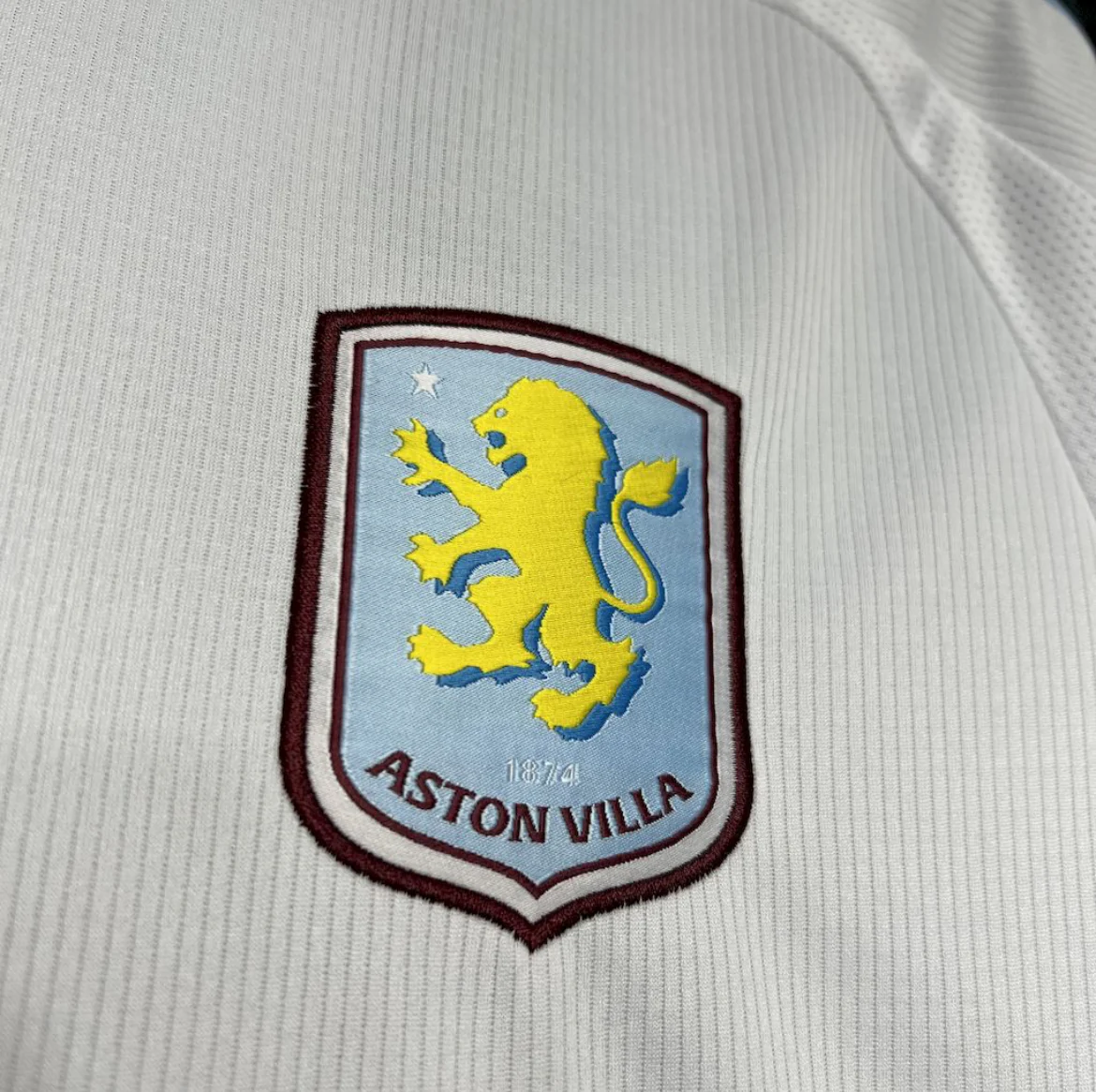 Aston Villa 2025 extérieur