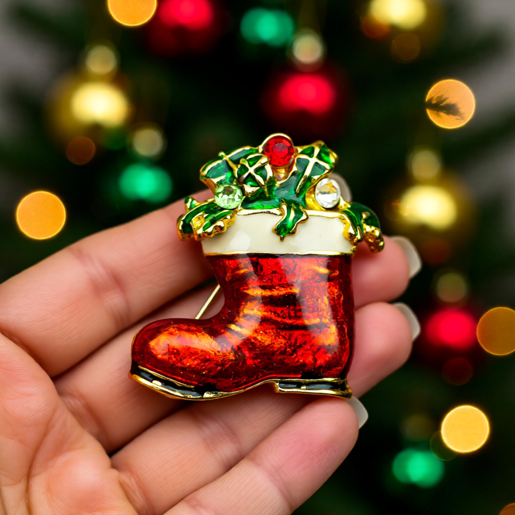 Glossy Stocking Charm – Gold Trimmed Christmas Edition Brooch