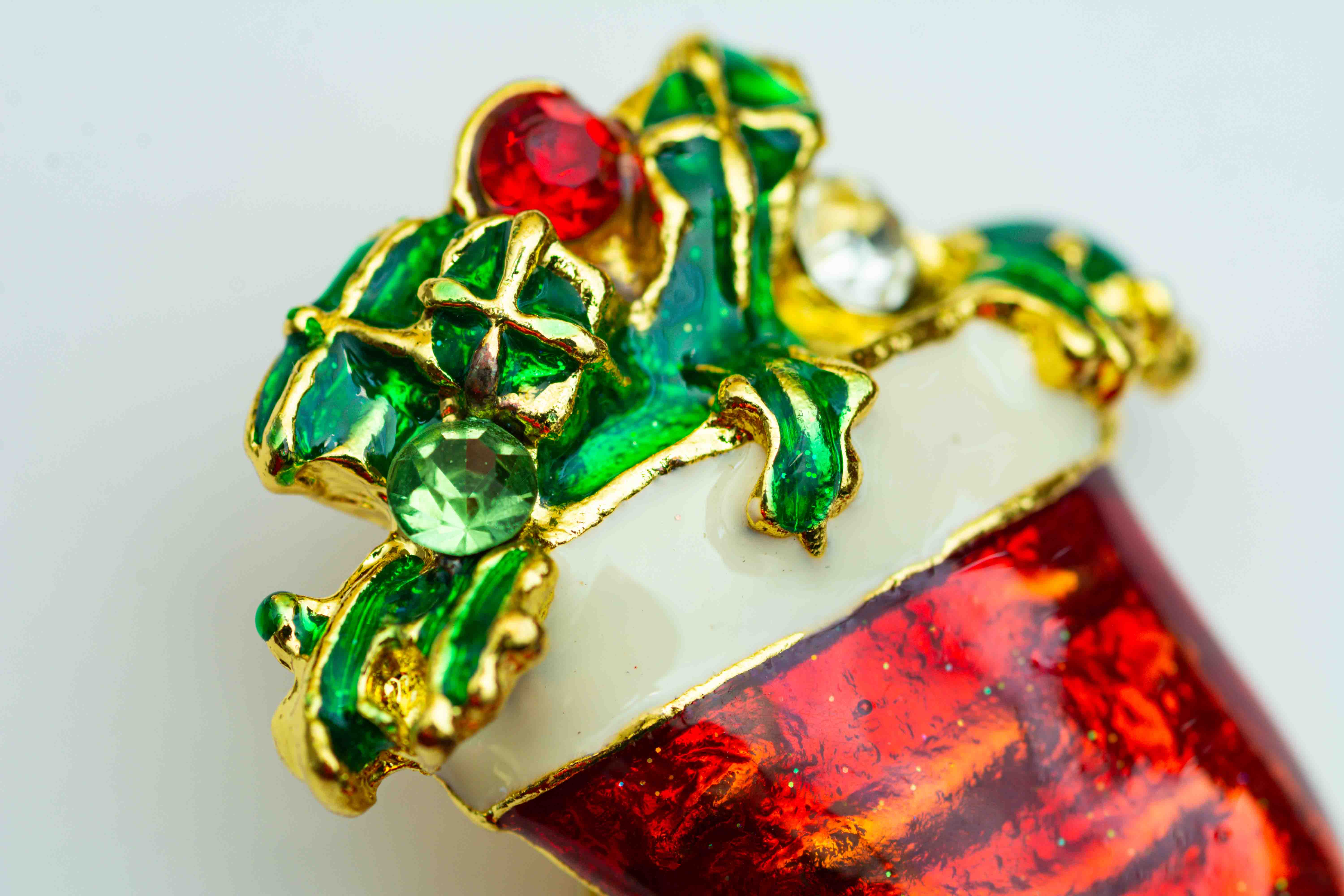 Glossy Stocking Charm – Gold Trimmed Christmas Edition Brooch