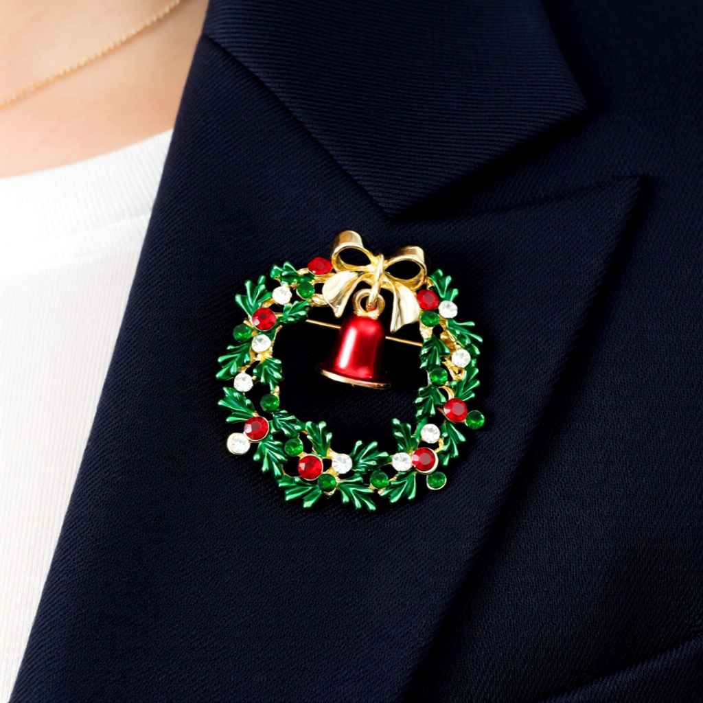 Wreath & dangling Bell Sparkle – Christmas Edition Brooch