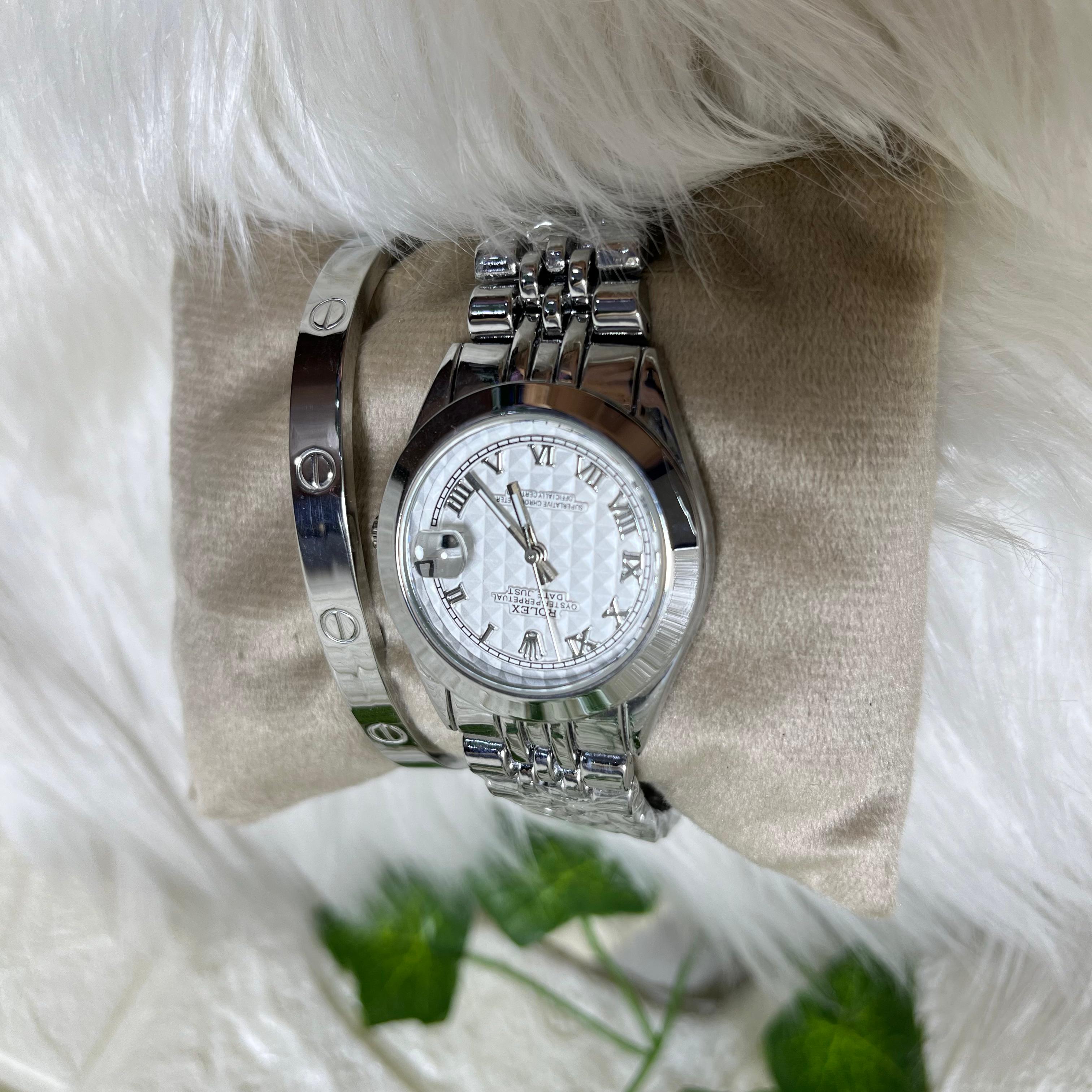 Silver Analog Wrist Watch