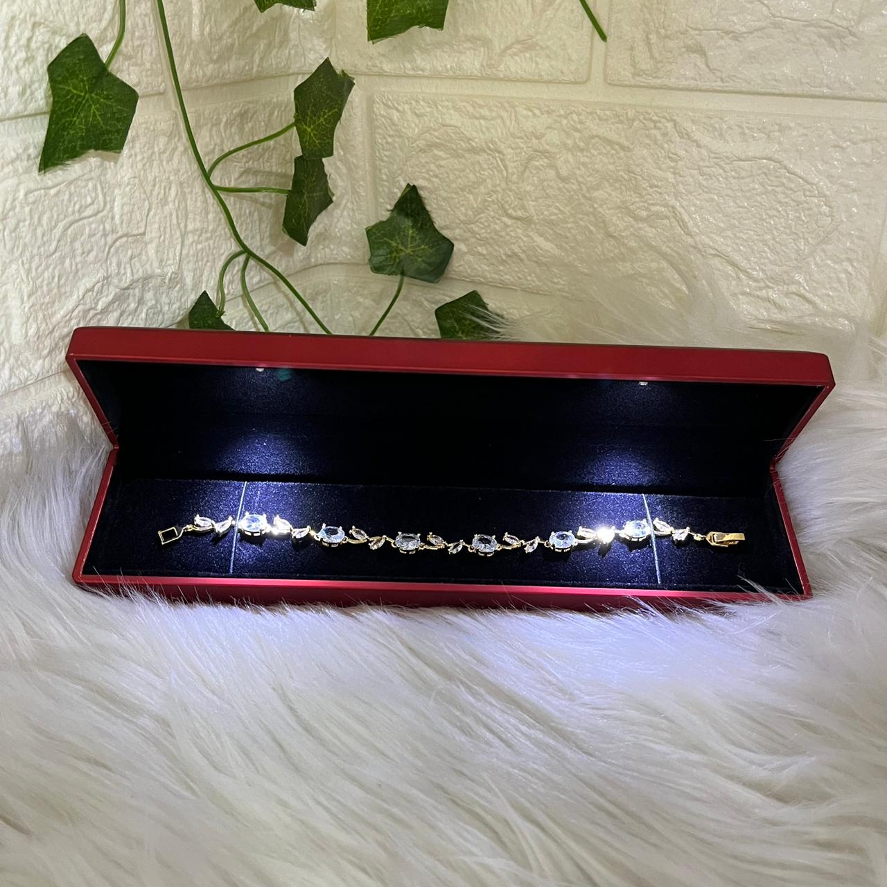 Elegant Gold Bracelet (emptybox)