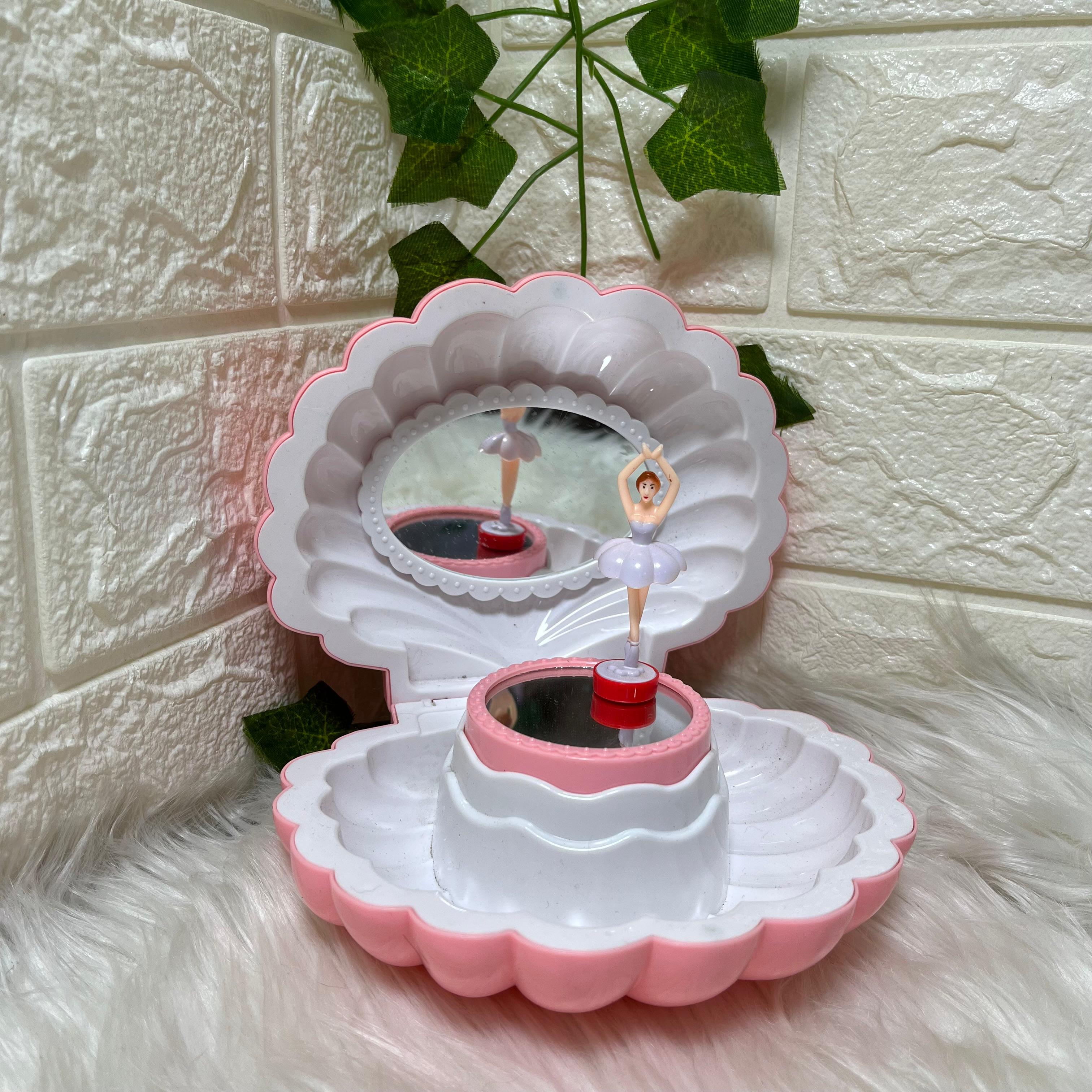 Pink shell-shaped music box