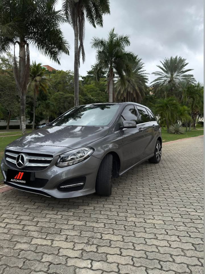 MERCEDES BENZ B 180