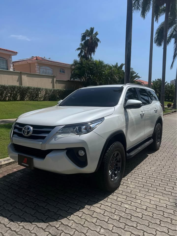 TOYOTA FORTUNER SW4 