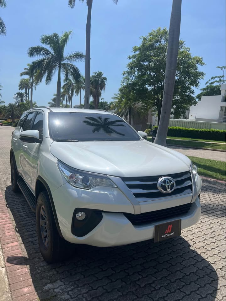 TOYOTA FORTUNER SW4 