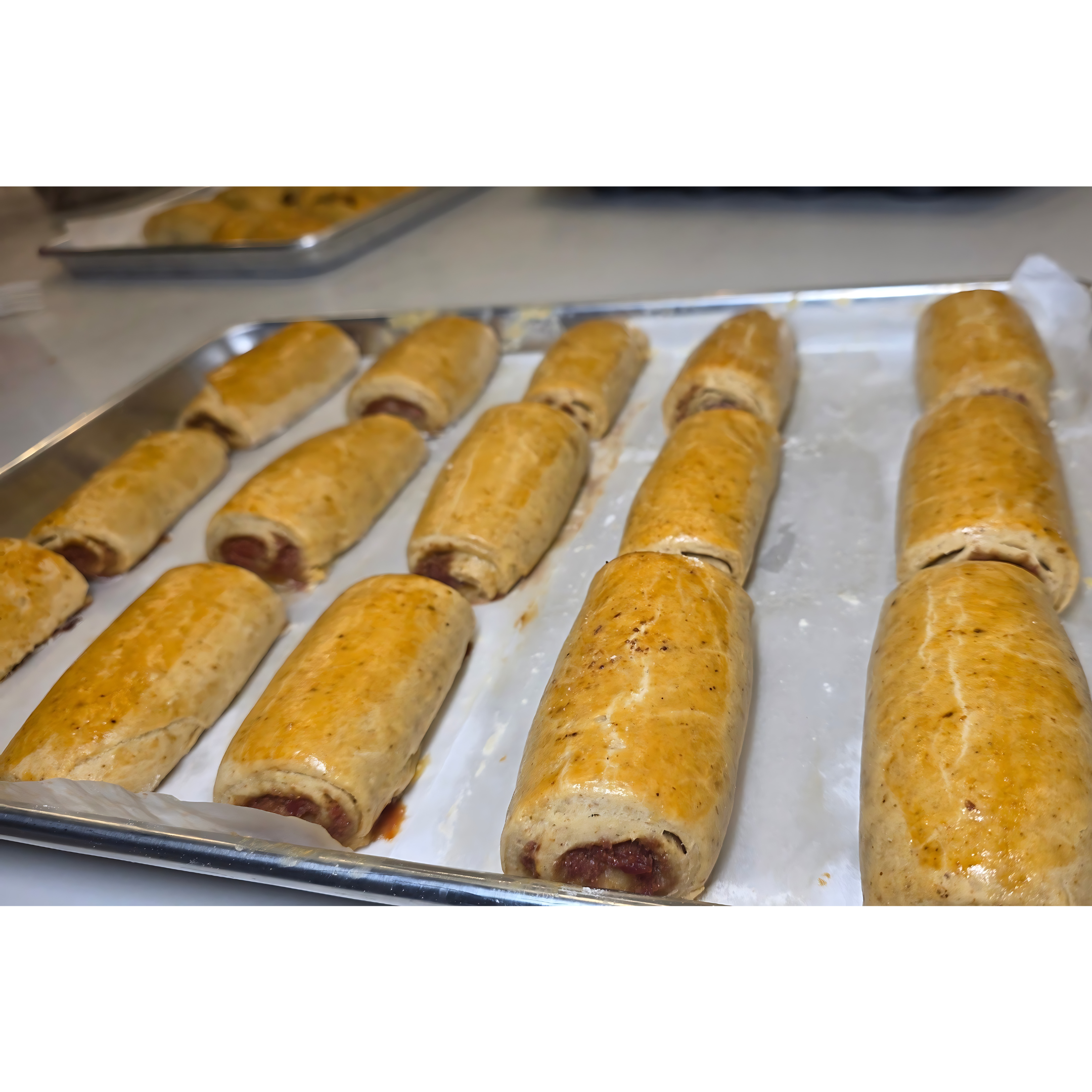 Medium Size Golden Sausage Rolls – Flavor in Every Bite