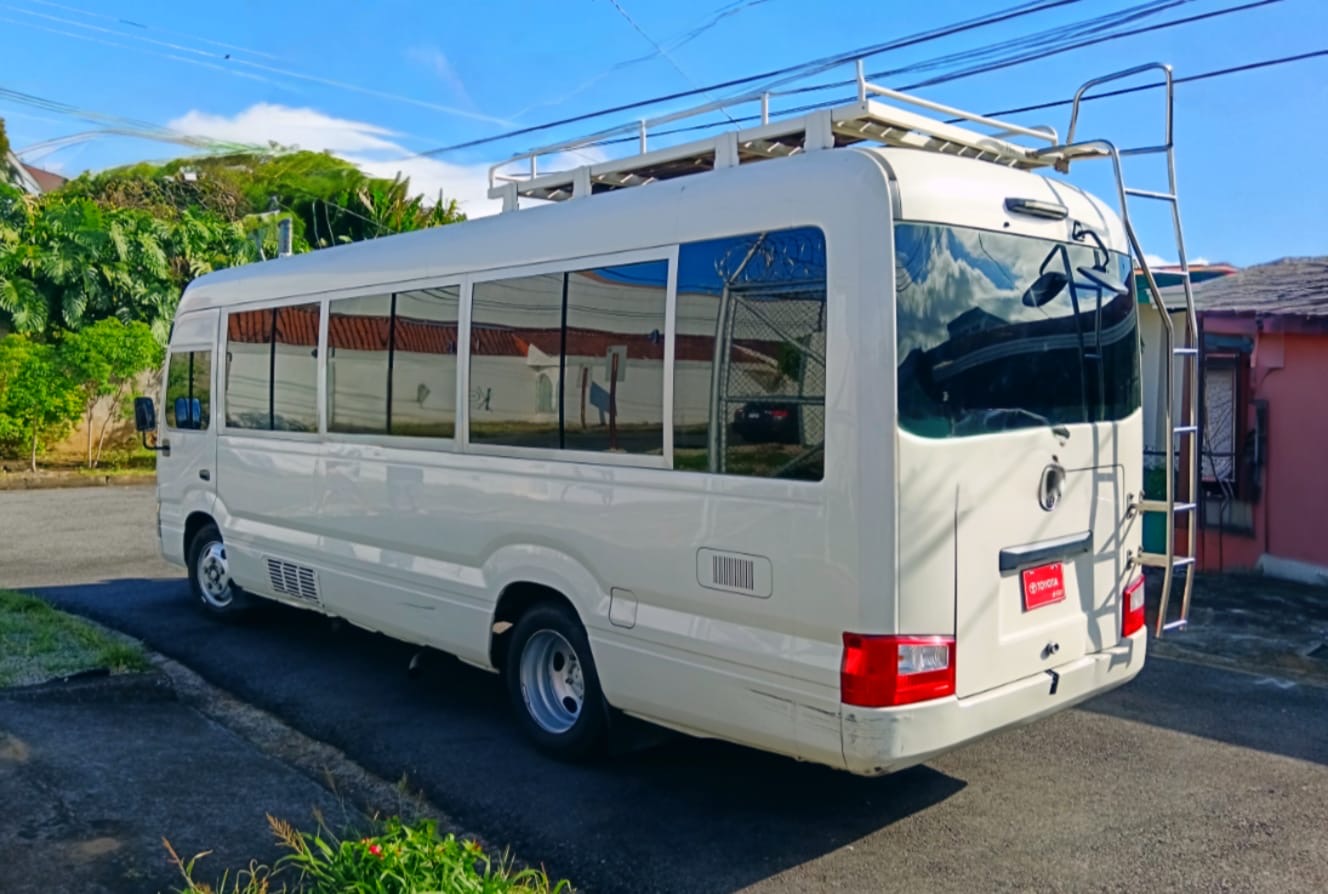 Toyota Coaster 2020, Capacidad 30 Pasajeros. Manual Diesel.
