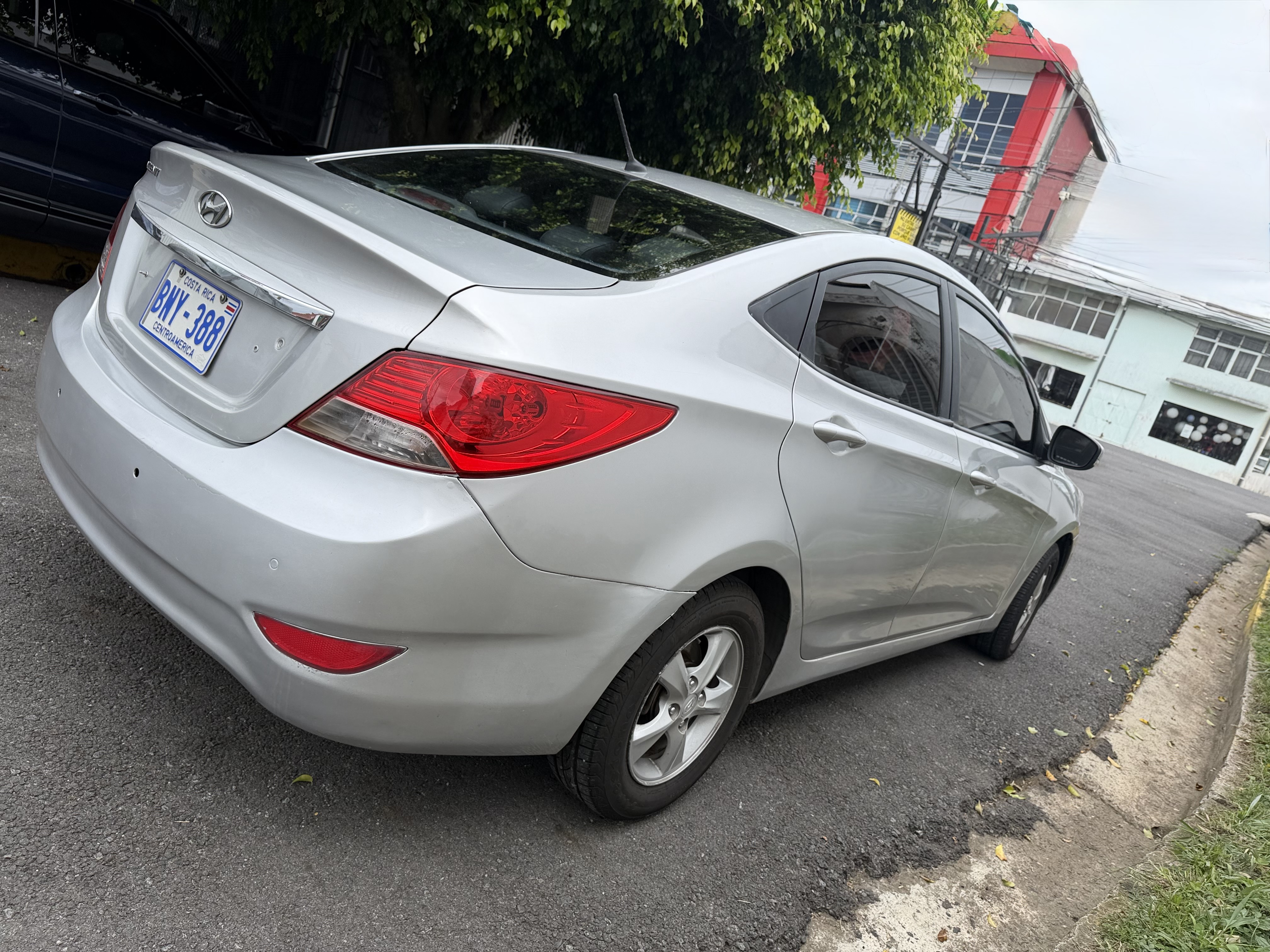 HYUNDAI ACCENT 2011 | AUTOMÁTICO | ¡Solo 12,500 km por año!