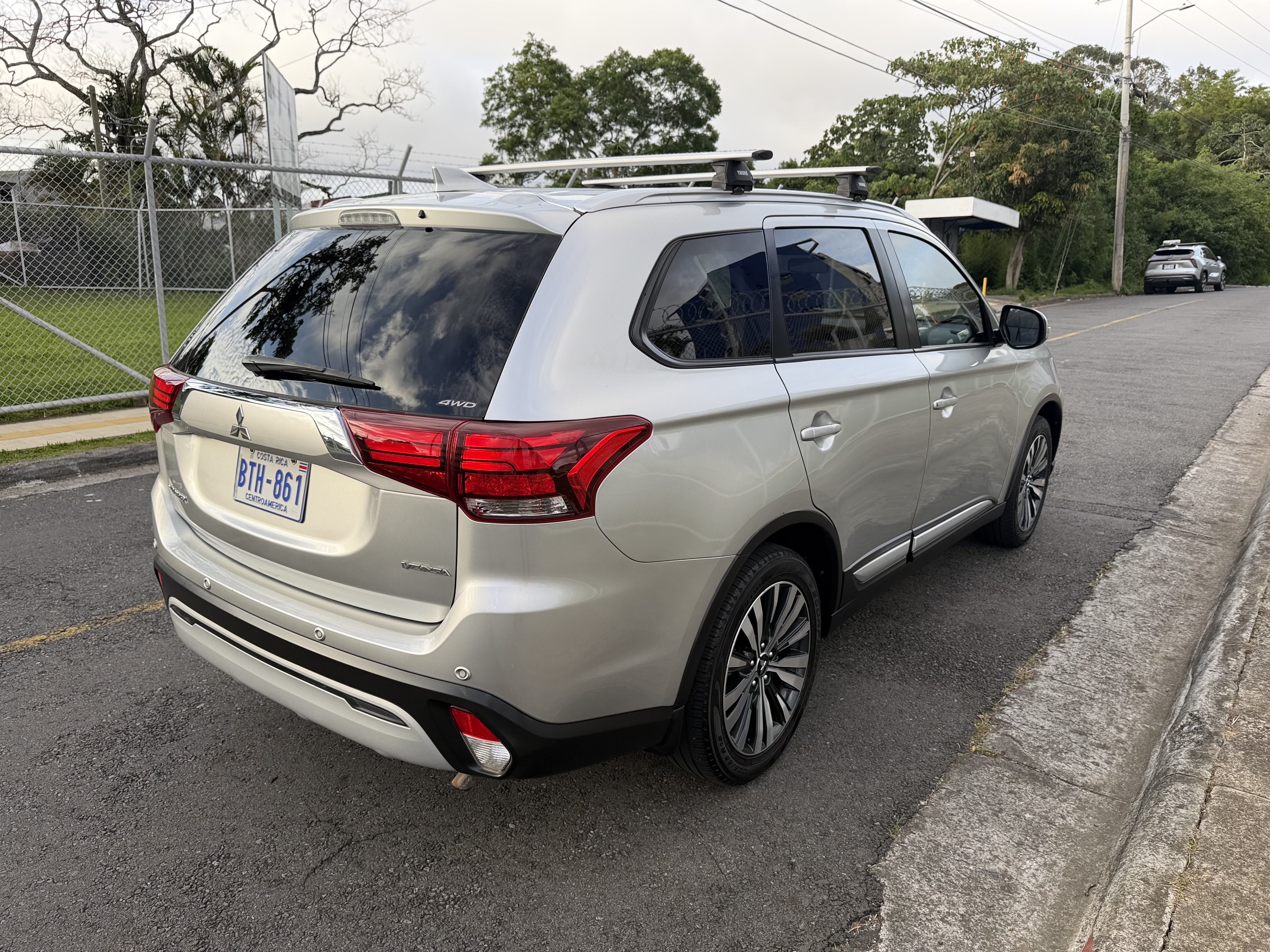MITSUBISHI OUTLANDER 2020 | Edición GT plus *4WD. 7 pasajeros. Automático!