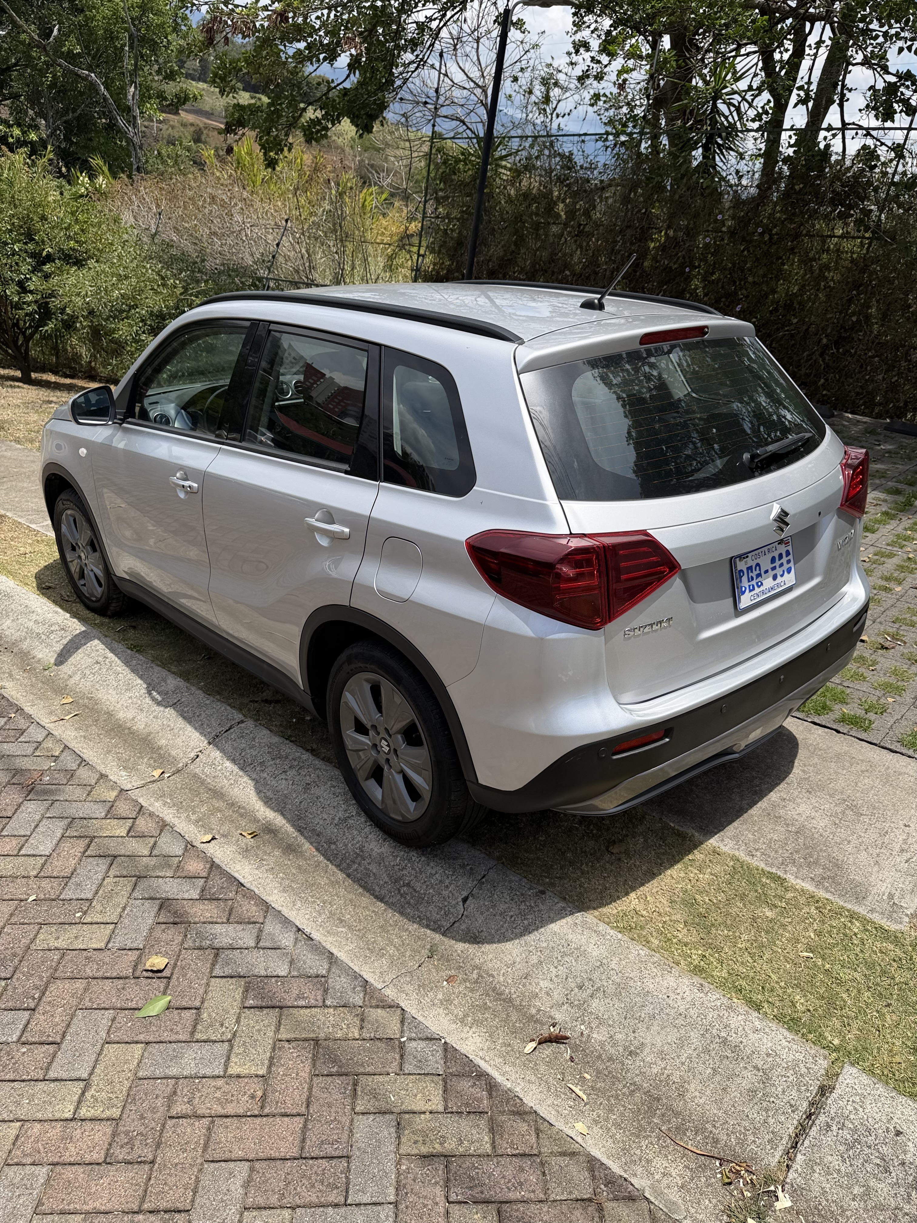 2024 Suzuki Vitara AllGrip 4WD | Pantalla 9" | CarPlay Inalámbrico | Cámara y Sensores