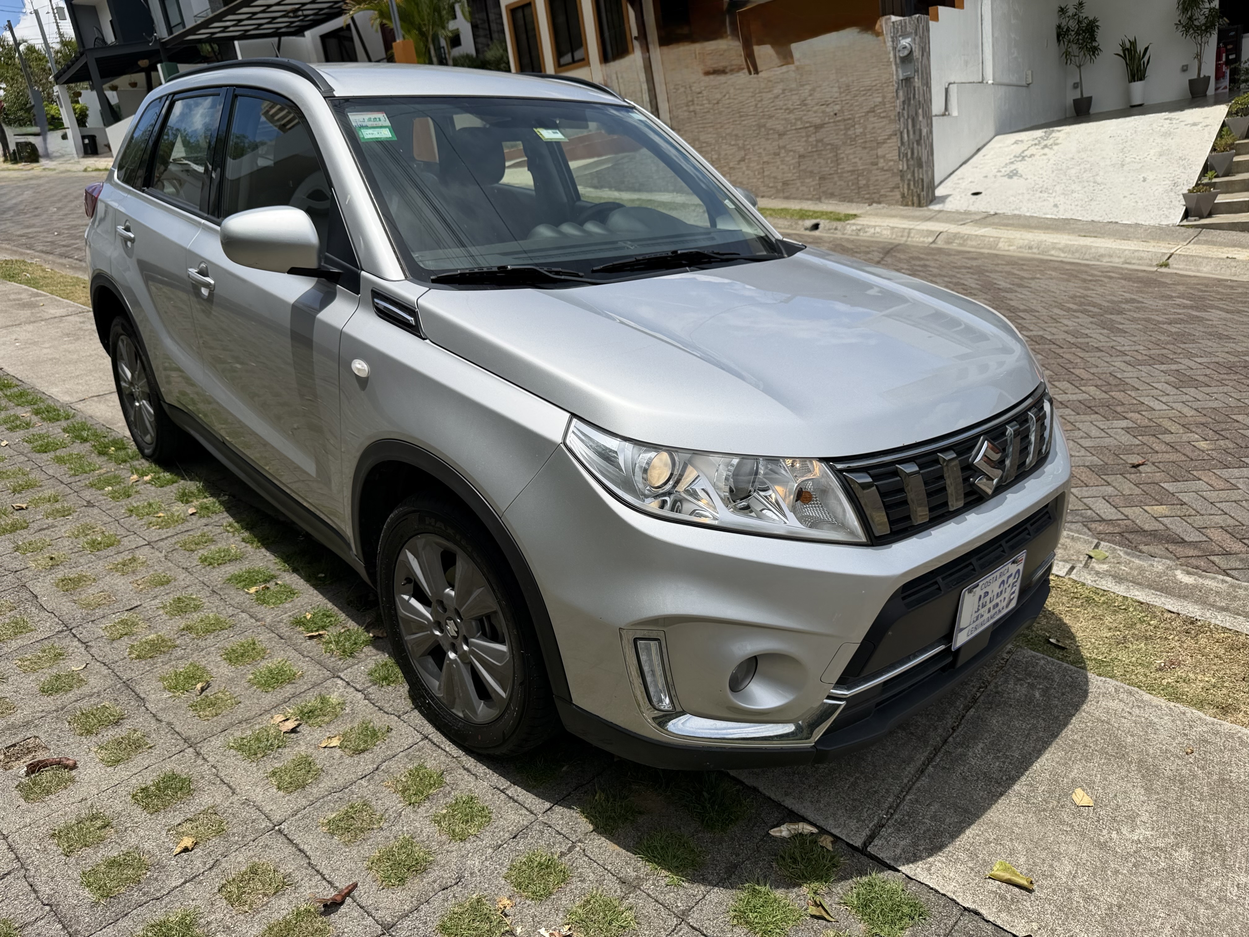 2024 Suzuki Vitara AllGrip 4WD | Pantalla 9" | CarPlay Inalámbrico | Cámara y Sensores