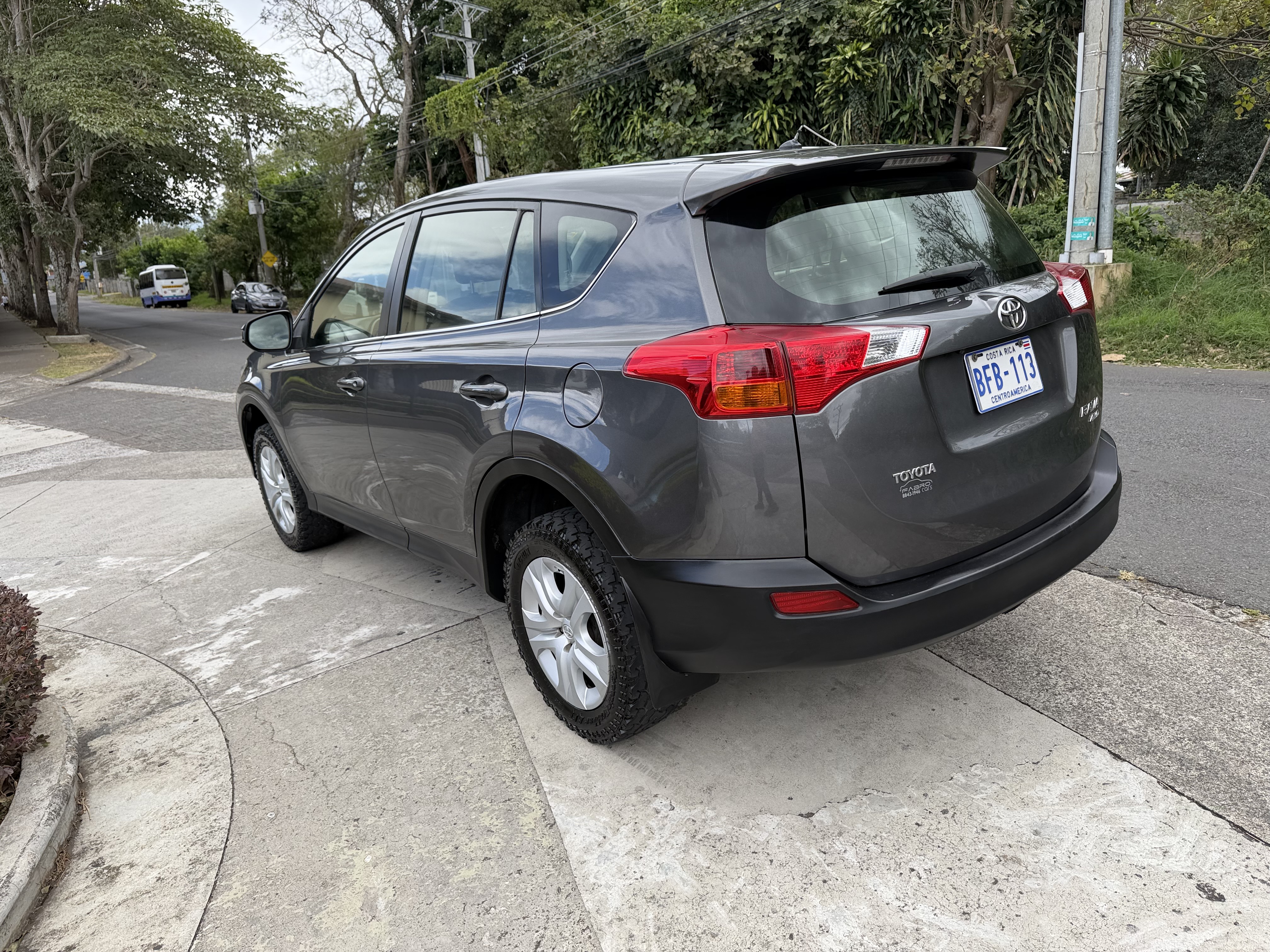 🚙 Toyota RAV4 2014 — 4WD Automático, Nacional de Agencia Purdy Motor ✨ SUV confiable | Gris oscuro | Impecable, sin rayones ni golpes