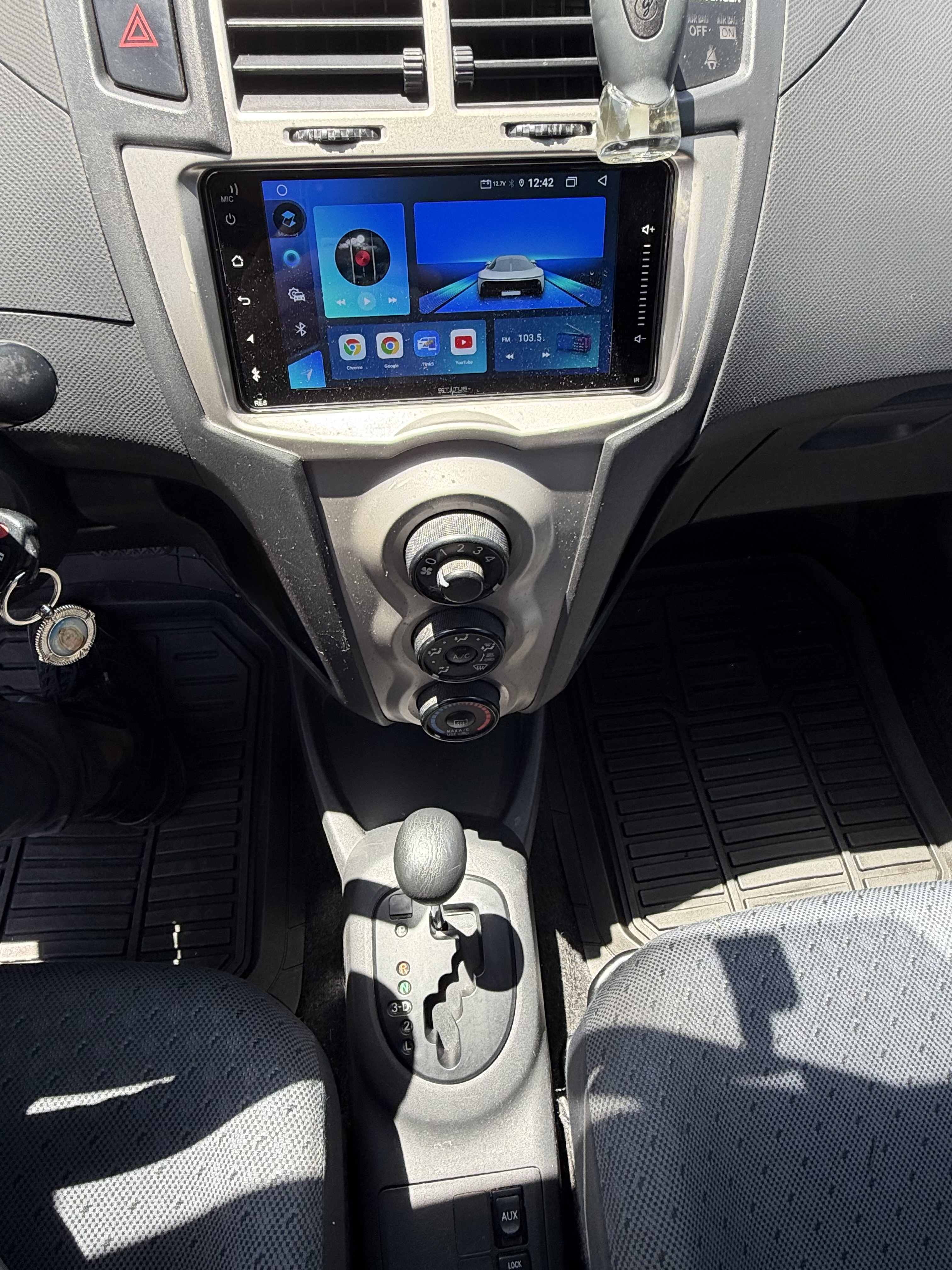 Toyota Yaris Hatchback 2011 Automático: Eficiencia y Conectividad Garantizada 🛡️