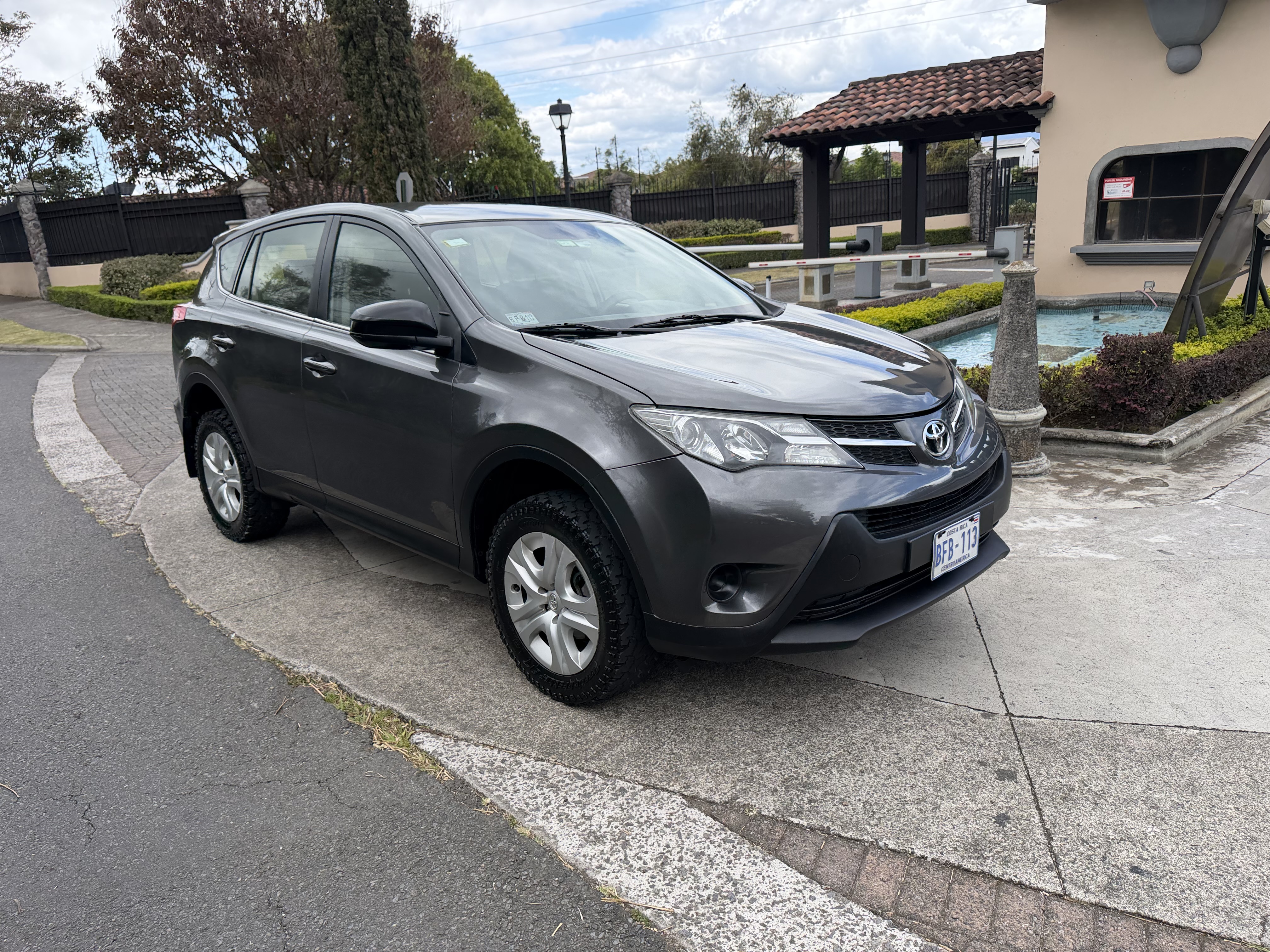 🚙 Toyota RAV4 2014 — 4WD Automático, Nacional de Agencia Purdy Motor ✨ SUV confiable | Gris oscuro | Impecable, sin rayones ni golpes