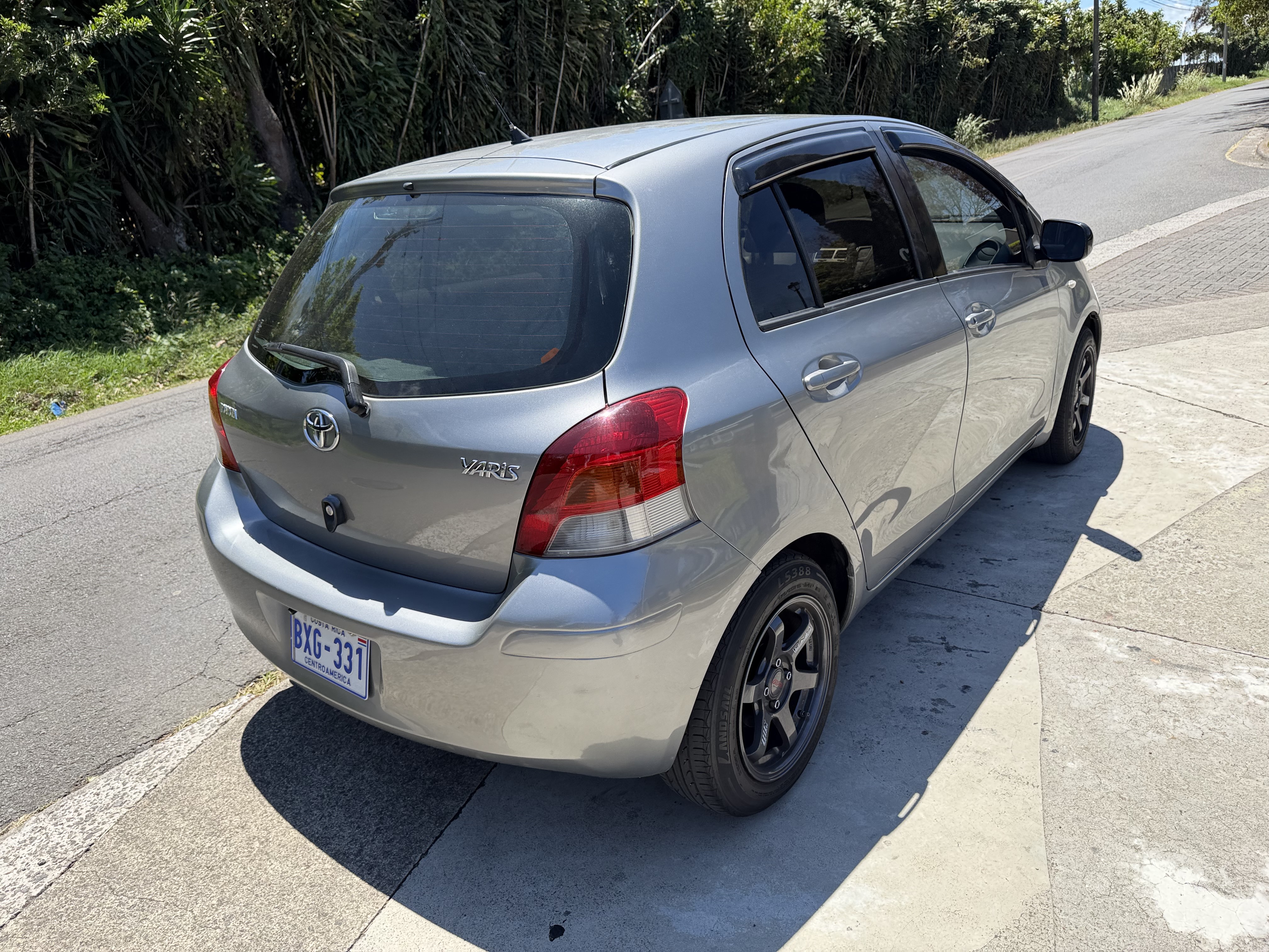 Toyota Yaris Hatchback 2011 Automático: Eficiencia y Conectividad Garantizada 🛡️