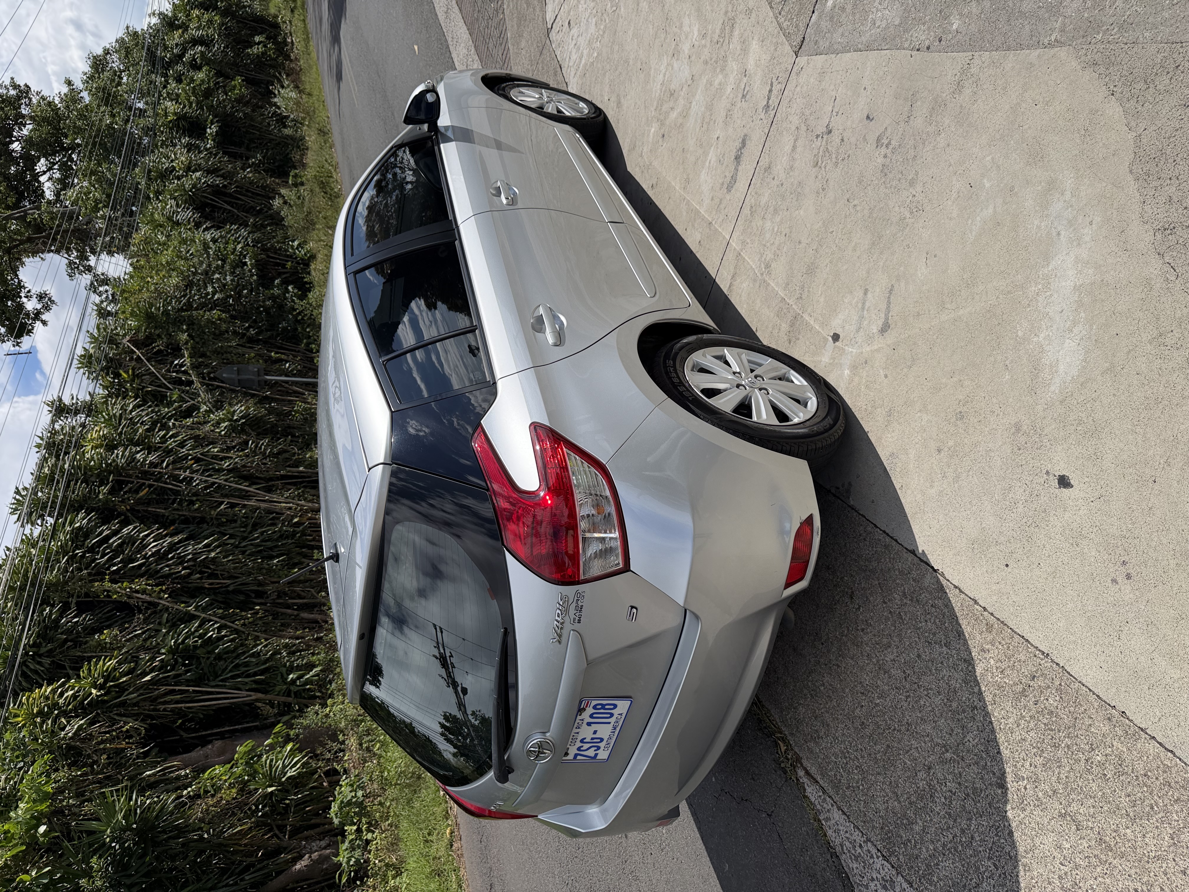Toyota Yaris S Hatchback 2016 | Nacional Purdy | ¡Solo 86,200 km! Impecable