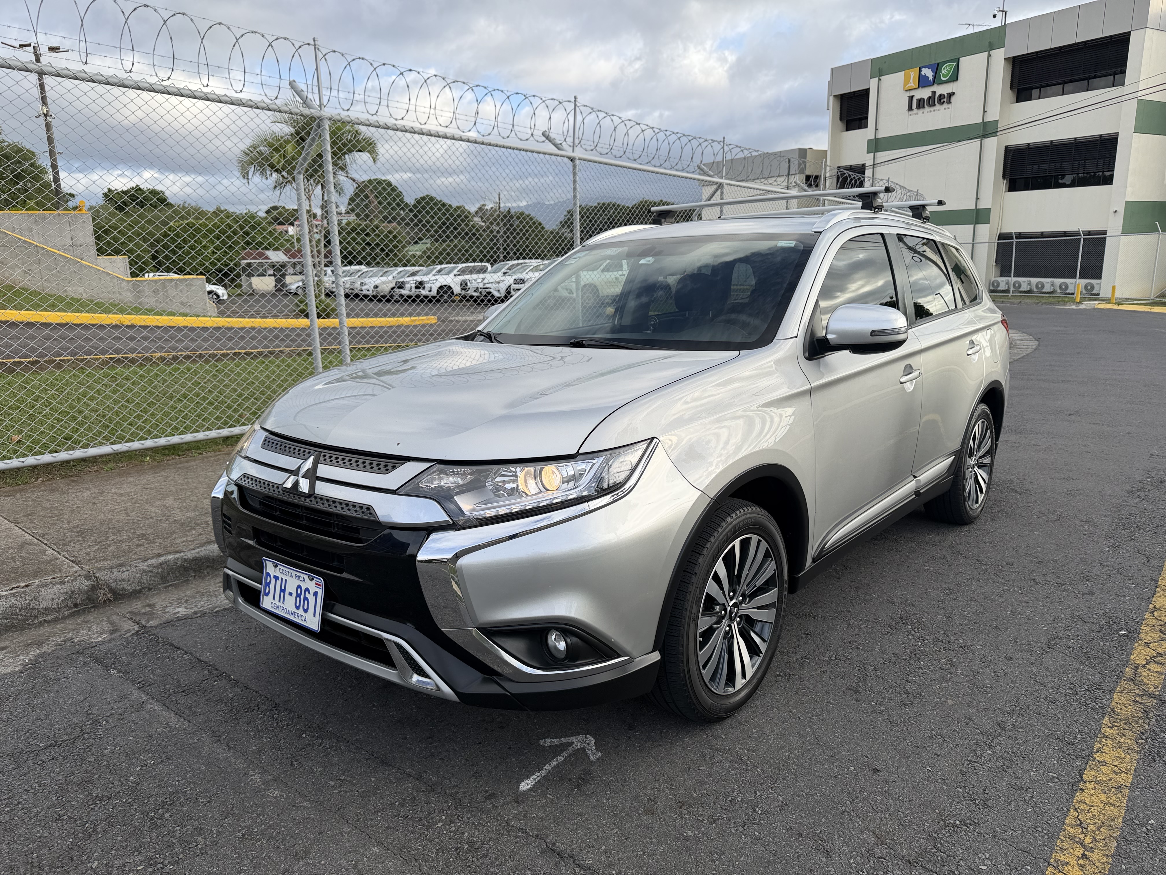 MITSUBISHI OUTLANDER 2020 | Edición GT plus *4WD. 7 pasajeros. Automático!