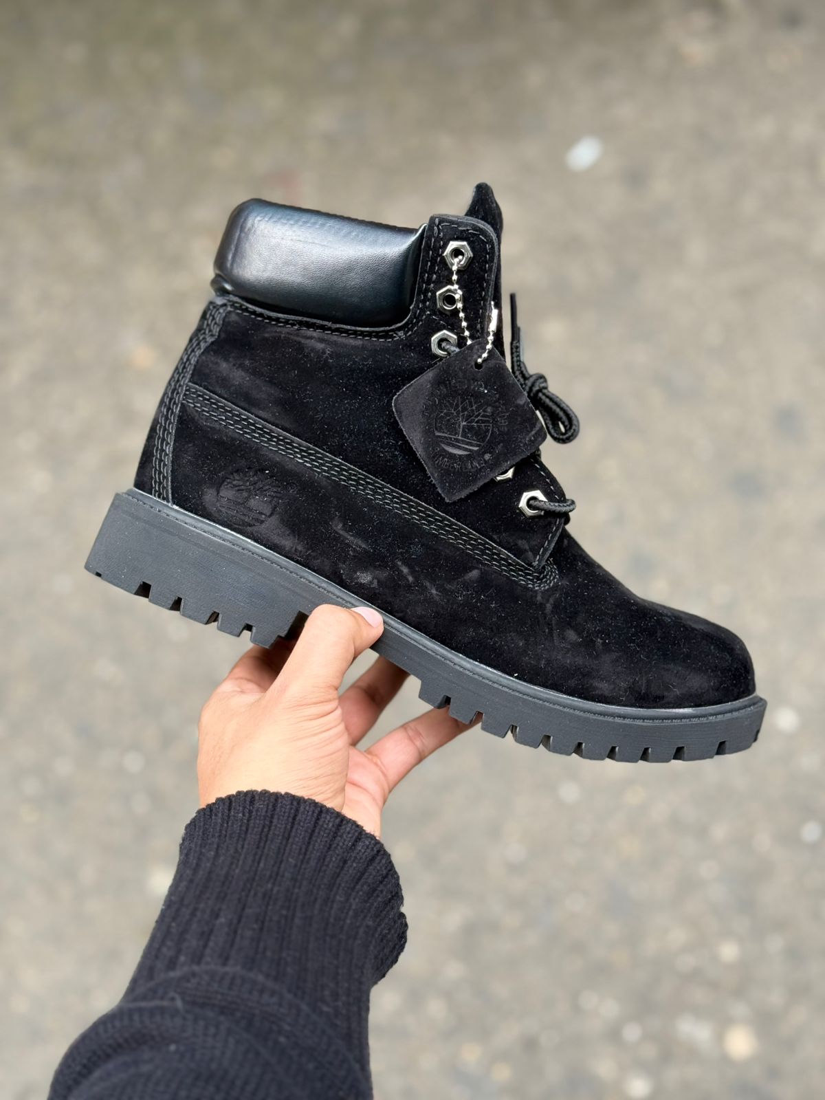 Bota negra de gamuza