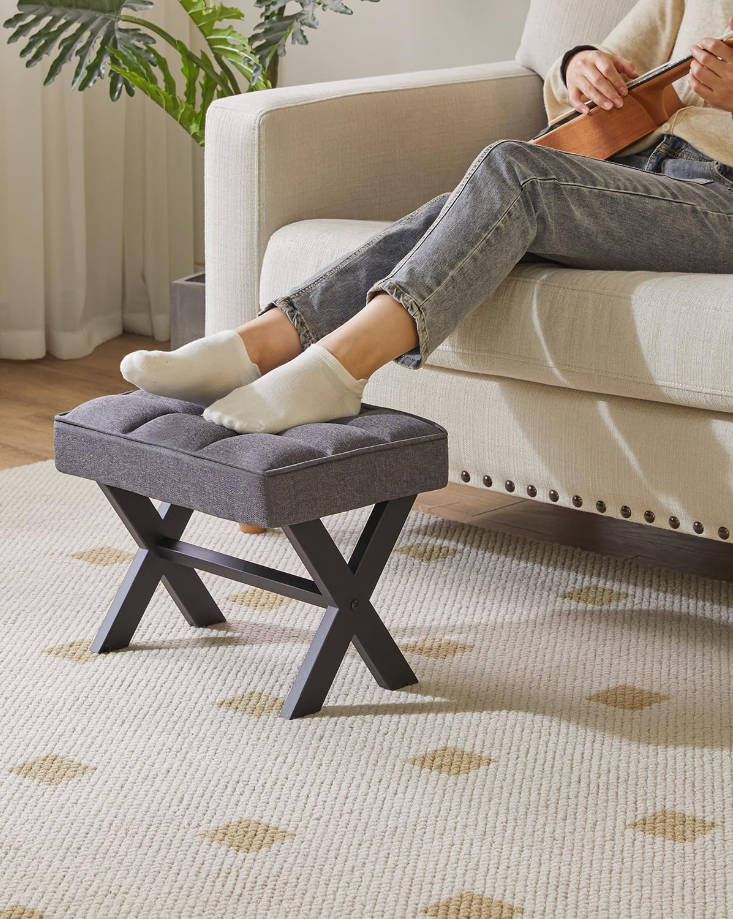 Reposapiés pequeño de 12 pulgadas de alto, taburete cuadrado de lino con patas en X de metal, multiusos como mesa auxiliar pequeña, taburete para sala de estar, dormitorio, entrada, oficina,
