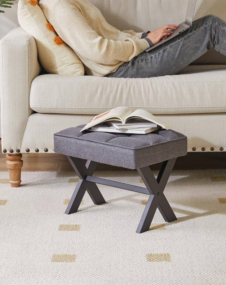 Reposapiés pequeño de 12 pulgadas de alto, taburete cuadrado de lino con patas en X de metal, multiusos como mesa auxiliar pequeña, taburete para sala de estar, dormitorio, entrada, oficina,