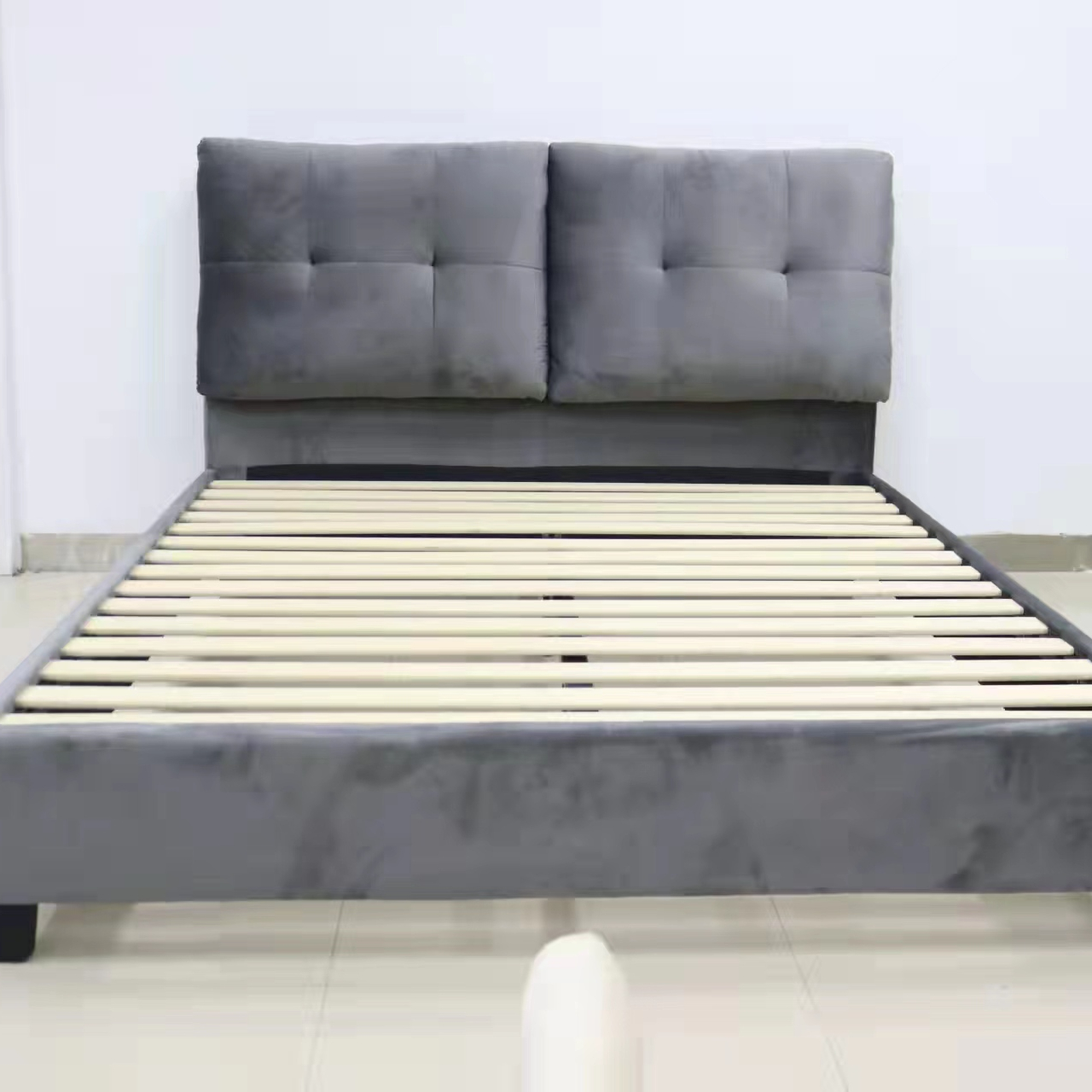  Upholstered Queen Size Platform Bed Frame Best Selling High Quality Velvet Bed