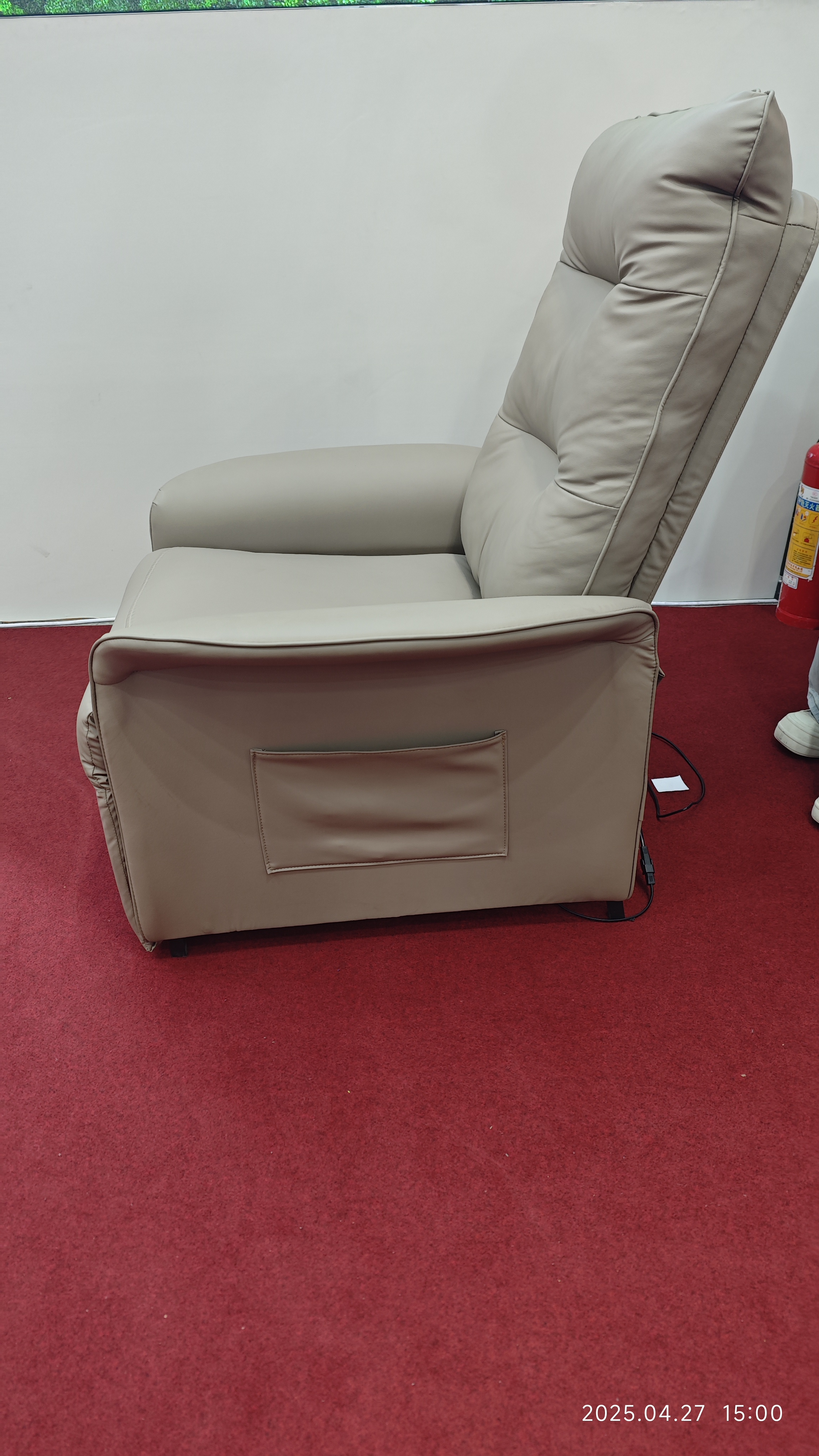 New Design Living Room Modern Adjustable Relax Body Recliner Chair Sofa Push Back Recliner