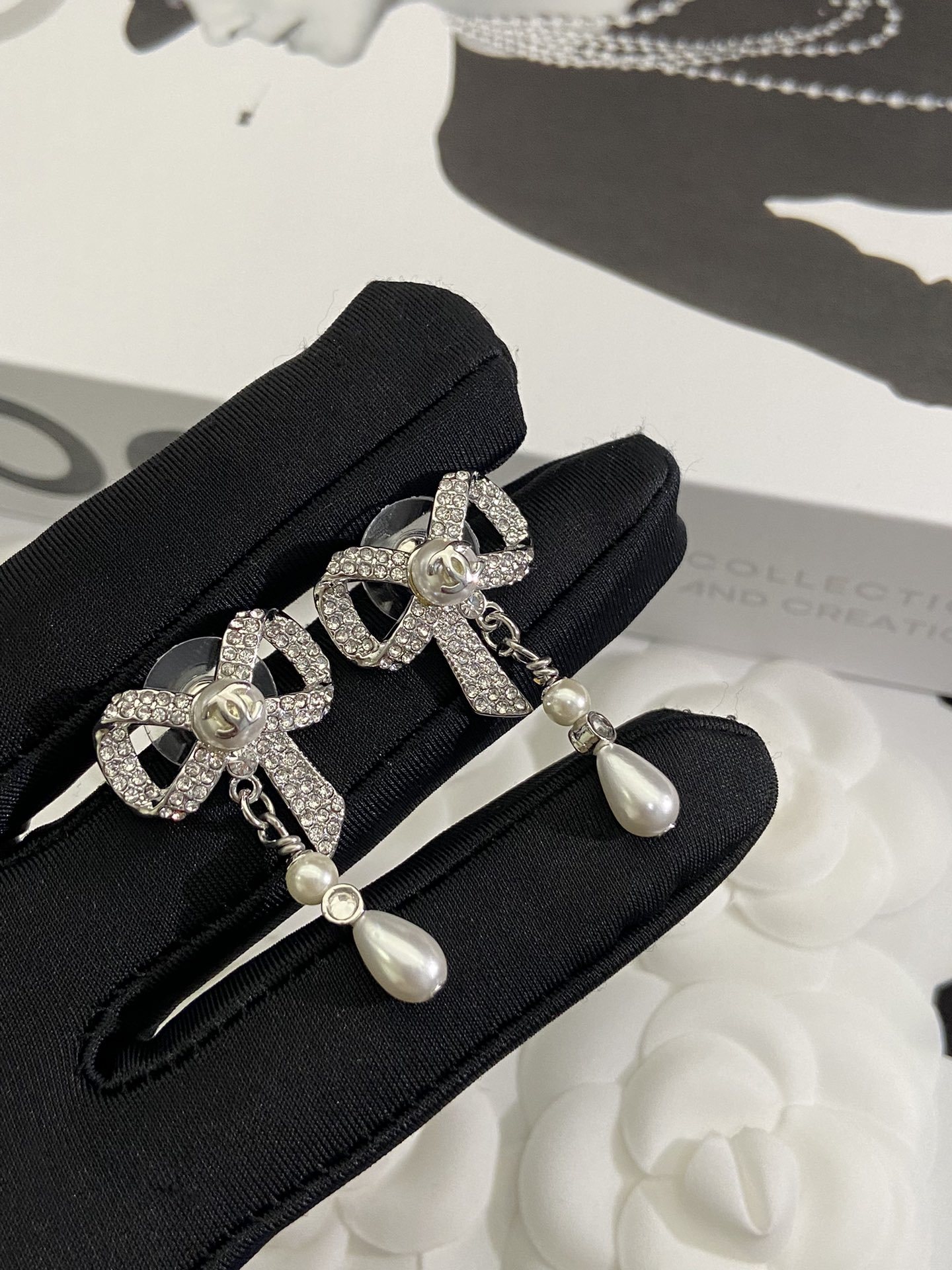 Silver-Toned Jewelry Set with Bow & Pearl Motifs (2 Earring Styles, Necklace)