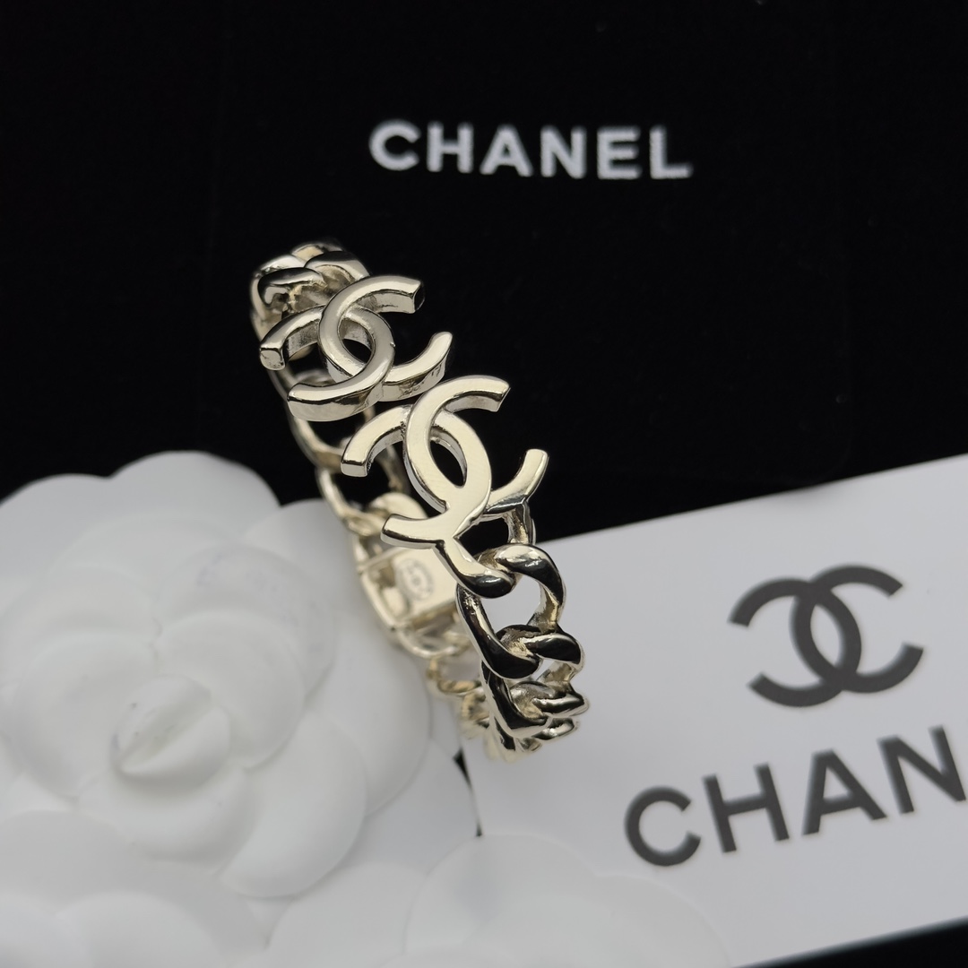 Silver-Tone Open Cuff Bracelet (Interlocking Motif Chain Design)