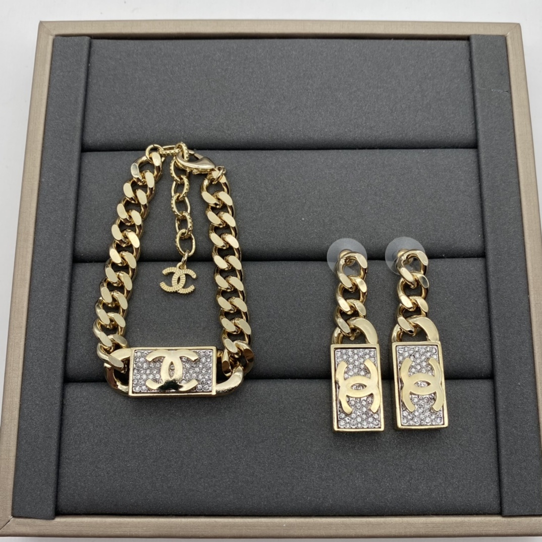  Gold-Toned Jewelry Set with Crystal-Embellished Rectangular Motifs (2 Necklaces, Bracelet, Earrings, Hair Clip)