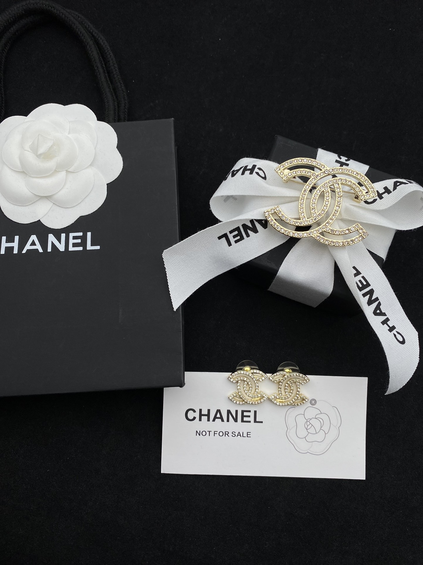 Gold-Toned Jewelry Set with Crystal-Encrusted Motifs (Brooch, Earrings)